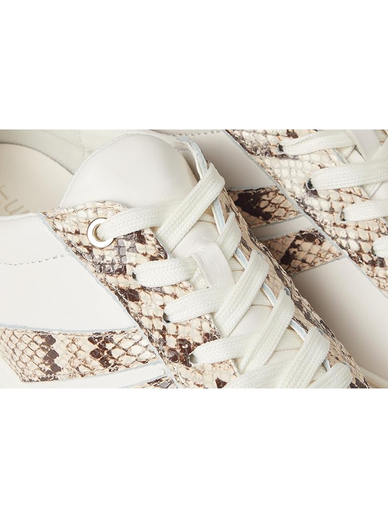 White Naturalizer Medina