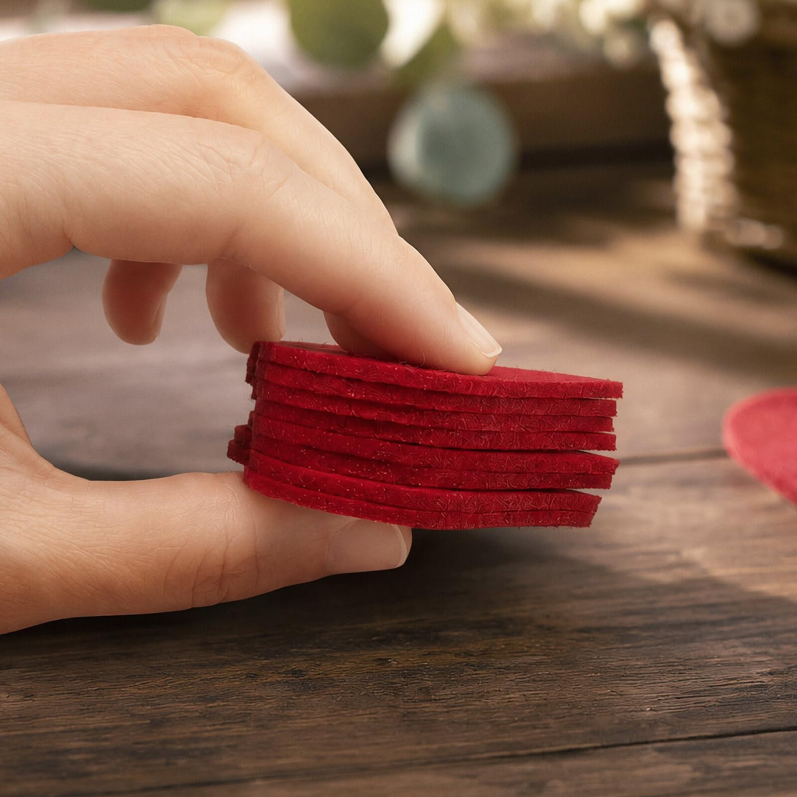 100 cuori in feltro rosso a forma di cuore, per scrapbooking, decorazioni in feltro da 2 mm