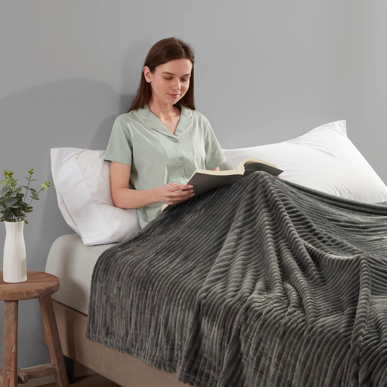 Nestl Grey Fleece Blanket – Bed Blankets Queen Size, Lightweight Fuzzy Blanket, Super Soft Blanket, Queen Size Blanket for Bed, Cut Plush Blanket, 90 x 90 Inches Warm Cozy Queen Blanket