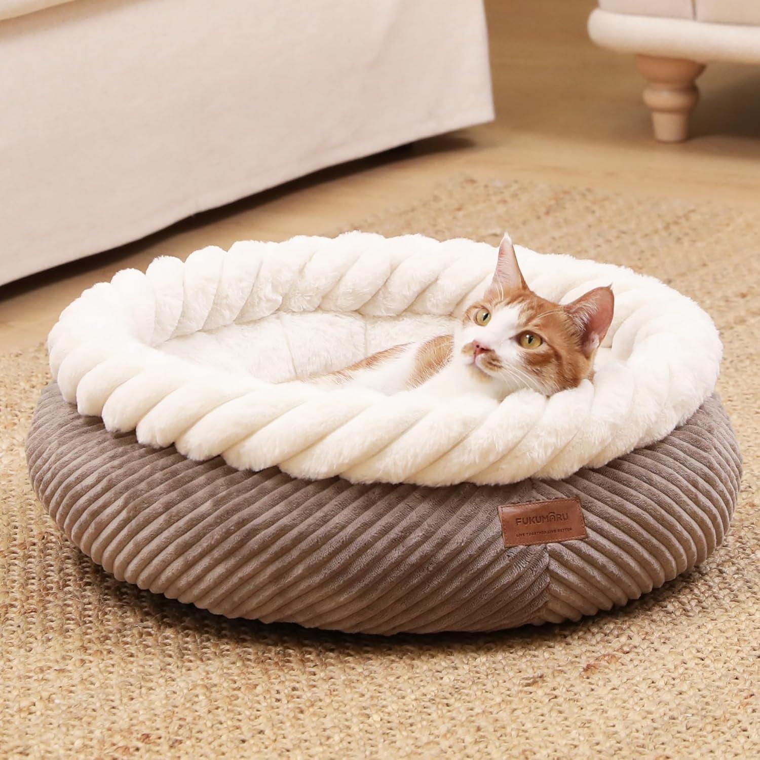 FUKUMARU Panier pour Chien, Lit Rond Lavable pour Chat d'Intérieur, Coussin Douillet en Fausse Fourrure Apaisant avec Fond Anti-Dérapant, 53 cm, Camel