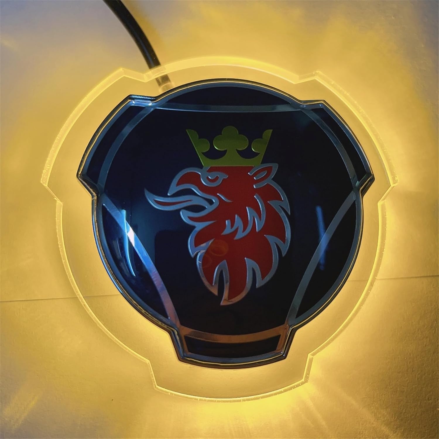 1 juego de emblema azul y rojo de grifo para rejilla delantera de camión de Scania, emblema con iluminación LED de 24V, accesorios iluminados, tira de luz (iluminación amarilla)