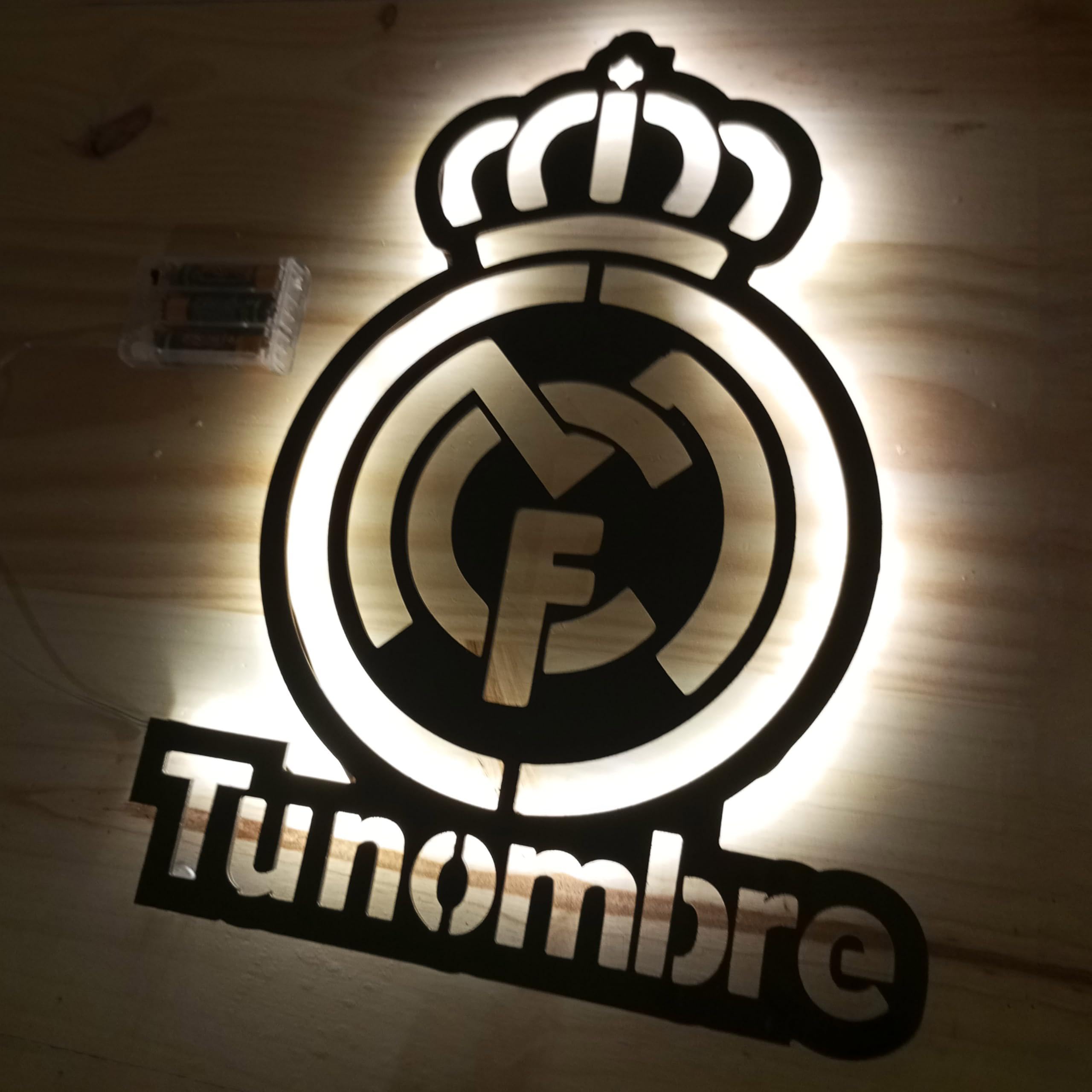Cartel luminoso Madrid regalos con escudo de fútbol real personalizado - Iluminado en luz de led neón listo para colgar en la pared