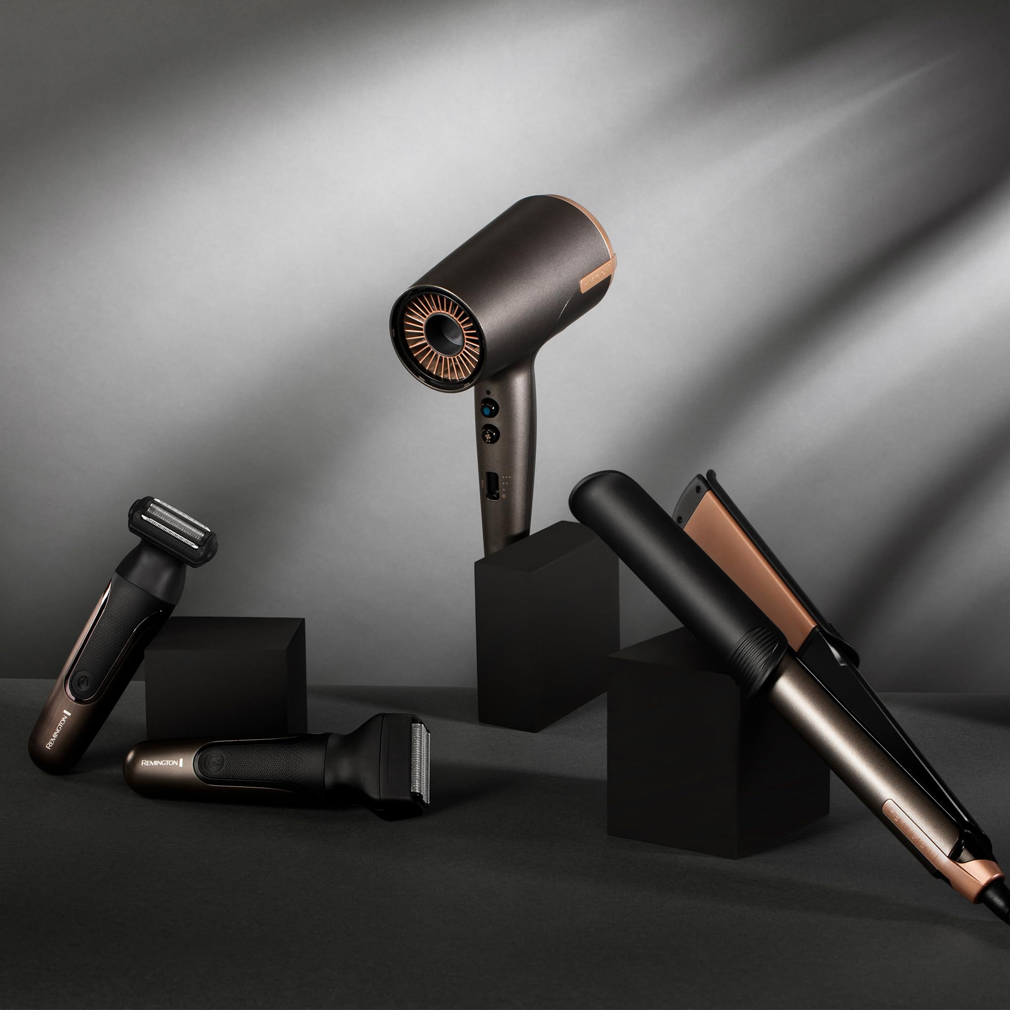 Remington Secador de Pelo Professional ONE, sensor Thermacare para proteger cabello, iónico, 8 ajustes, 4 accesorios, reductor encrespamiento, neceser para guardar, D6078