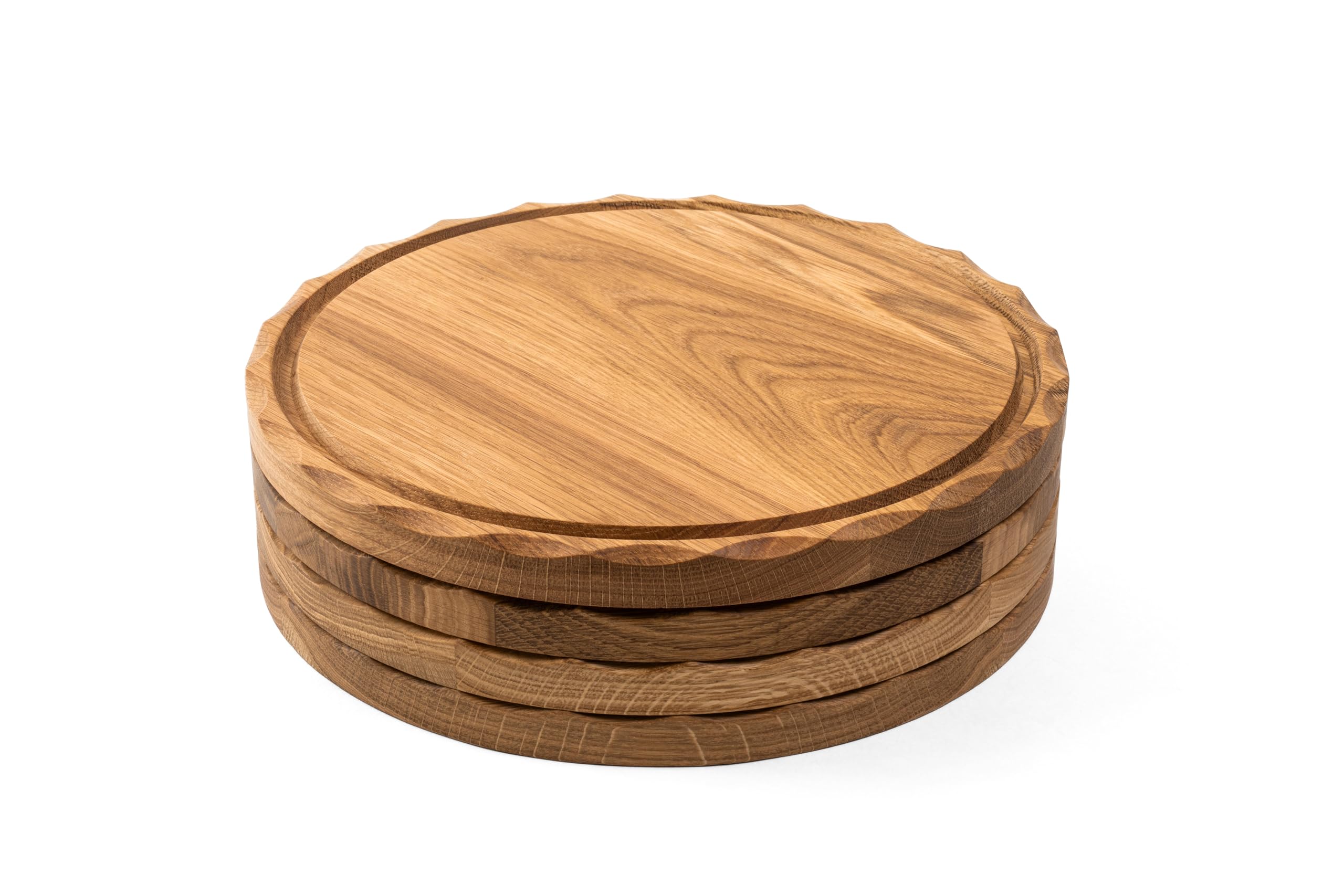 Arbor Lot de 4 assiettes en bois de chêne massif Ø 30 cm – Planches à découper et de service rondes avec bord à facettes et rainure à jus – Assiette en bois véritable de 2 cm d'épaisseur, huilée