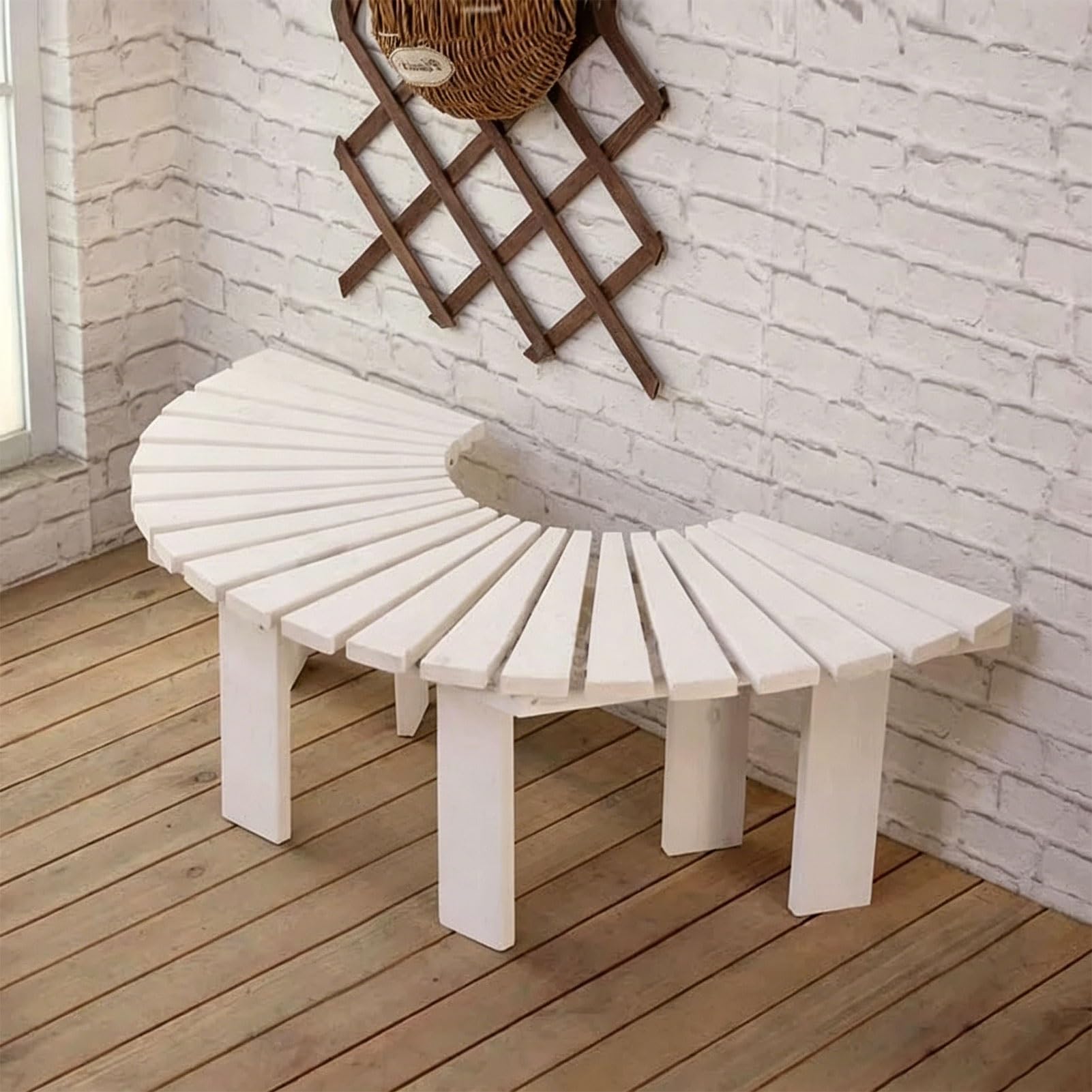 Banco de madera para patio azul ideal para decorar jardines bajo la sombra