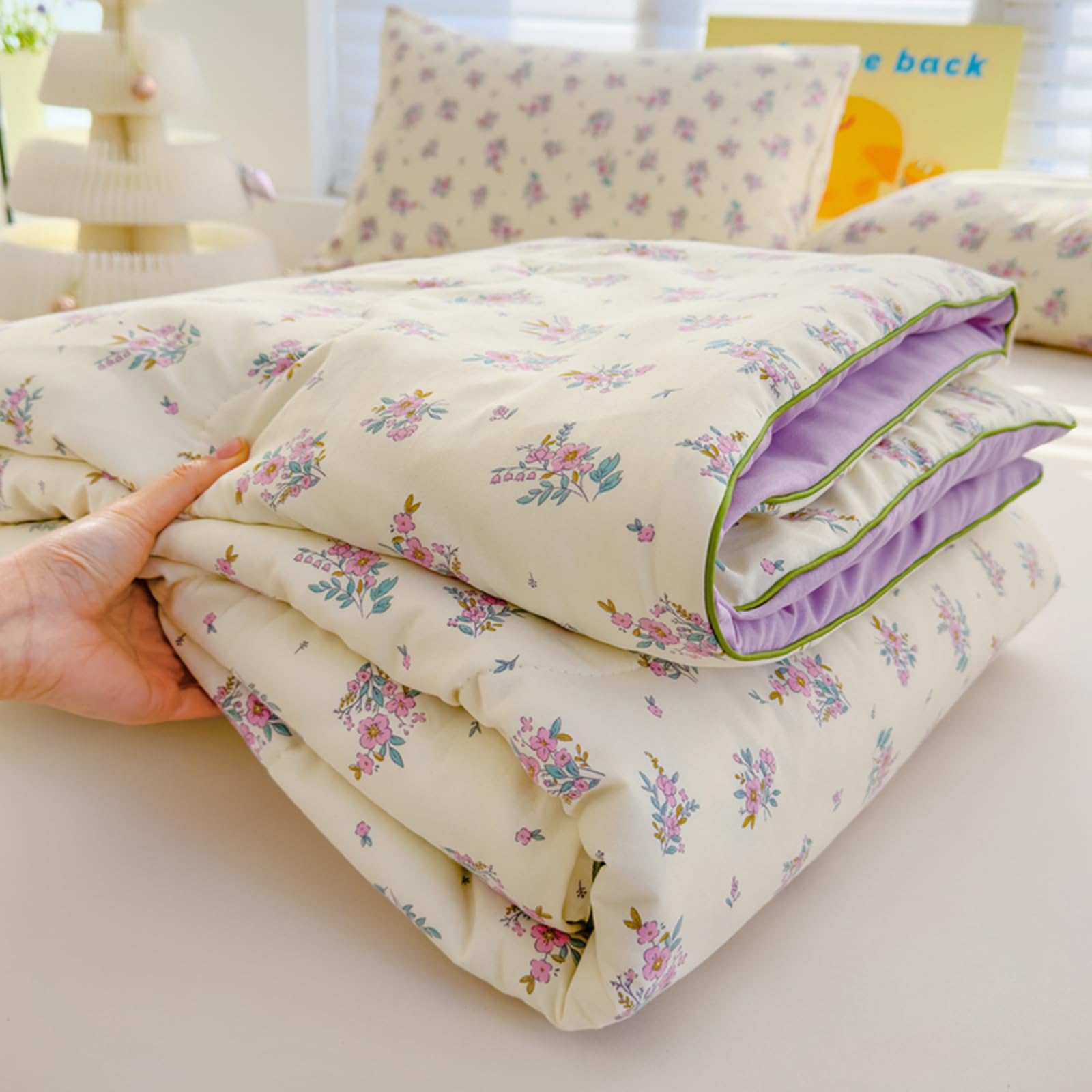 Odot Coverless Duvet 4.5 Tog for Single Double King Size, Summer Duvet No Cover Cosy and Lightweight Quilt Breathable Bedspreads Quilted Throw for Beds (Lily of The Valley,150 * 200cm)