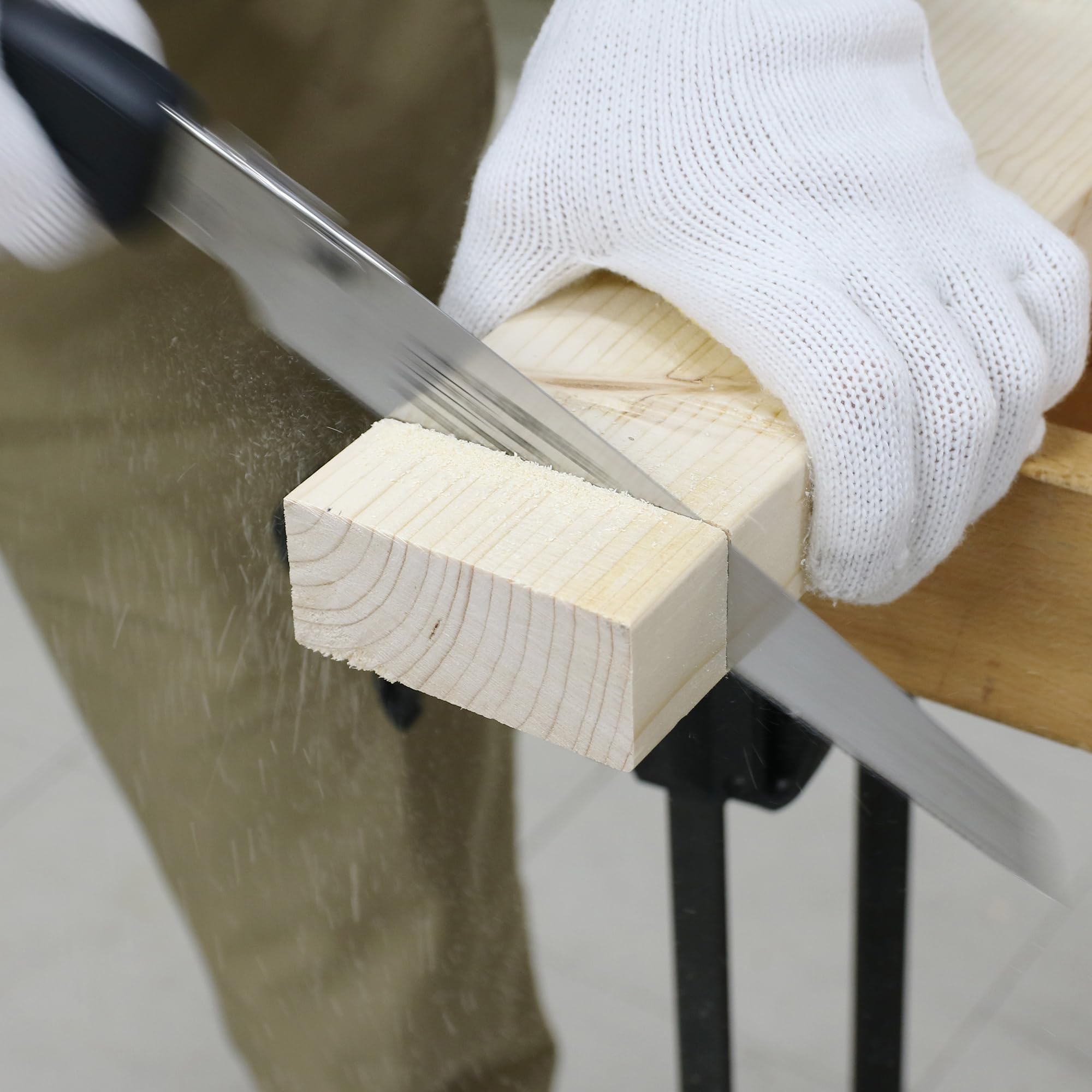 KAKURI Sierra japonesa de mano [carpintería] Sierra japonesa de 21,6 cm con tapa de hoja, fabricada en Japón