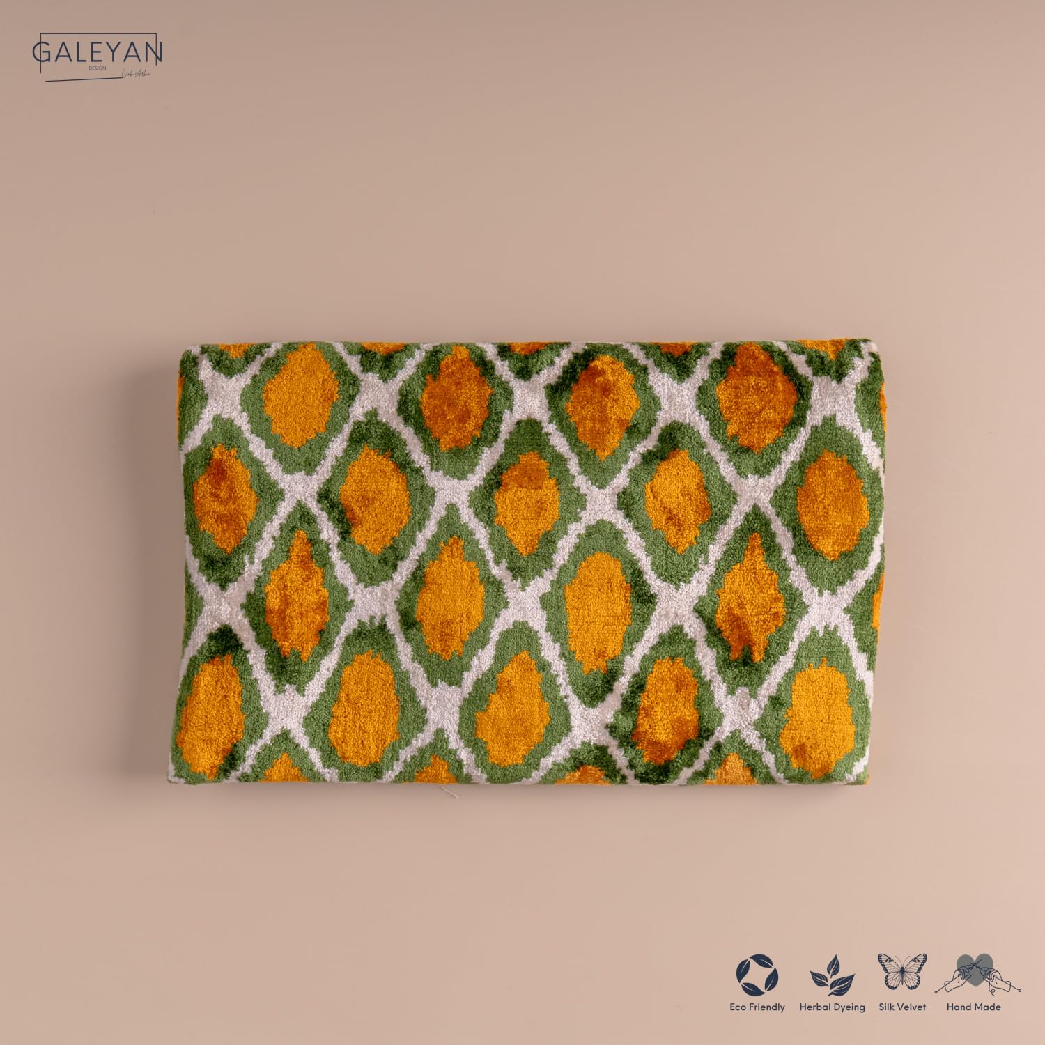 Pochette Ikat in velluto di seta fatta a mano, stile busta, design bohémien, motivo etnico, opzione cinturino a catena, pochette per feste serali, borsa premium, bianco sporco, verde, oro