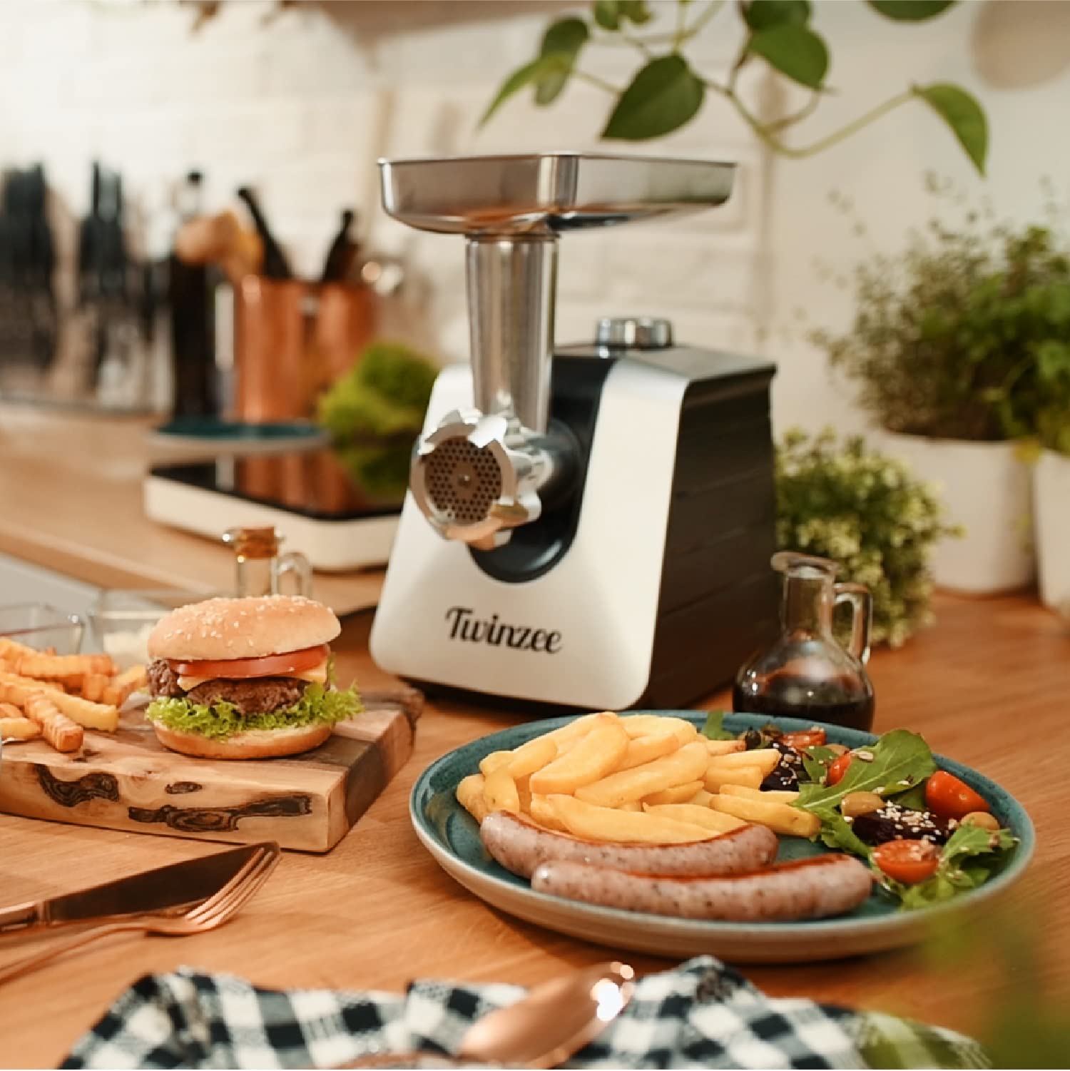 Tritacarne Elettrico 1500W (Nero) - Per Carne e Salsiccia - Robot da Cucina Con 3 Lame e 3 Ugelli - Professionale