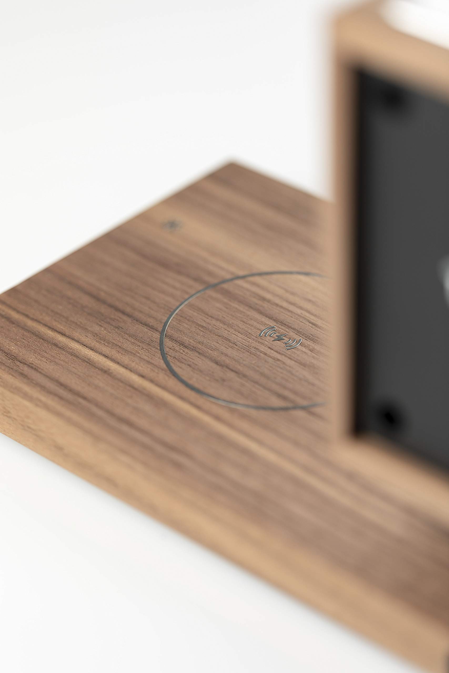 Tivoli Audio 'Revive' - Altoparlante Bluetooth con ricarica wireless e lampada LED (noce/grigio)