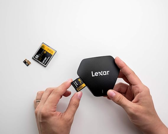 Lexar Çoklu Kart 3'ü 1 arada USB 3.1 Okuyucu, SD/Micro SD Kart için 312 MB/sn'ye kadar, CompactFlash Kart için 160 MB/sn, USB 3.0/2.0 için, USB Tip-C'den USB Tip-A'ya kadar içerir kablo(LRW500URBAMZN)