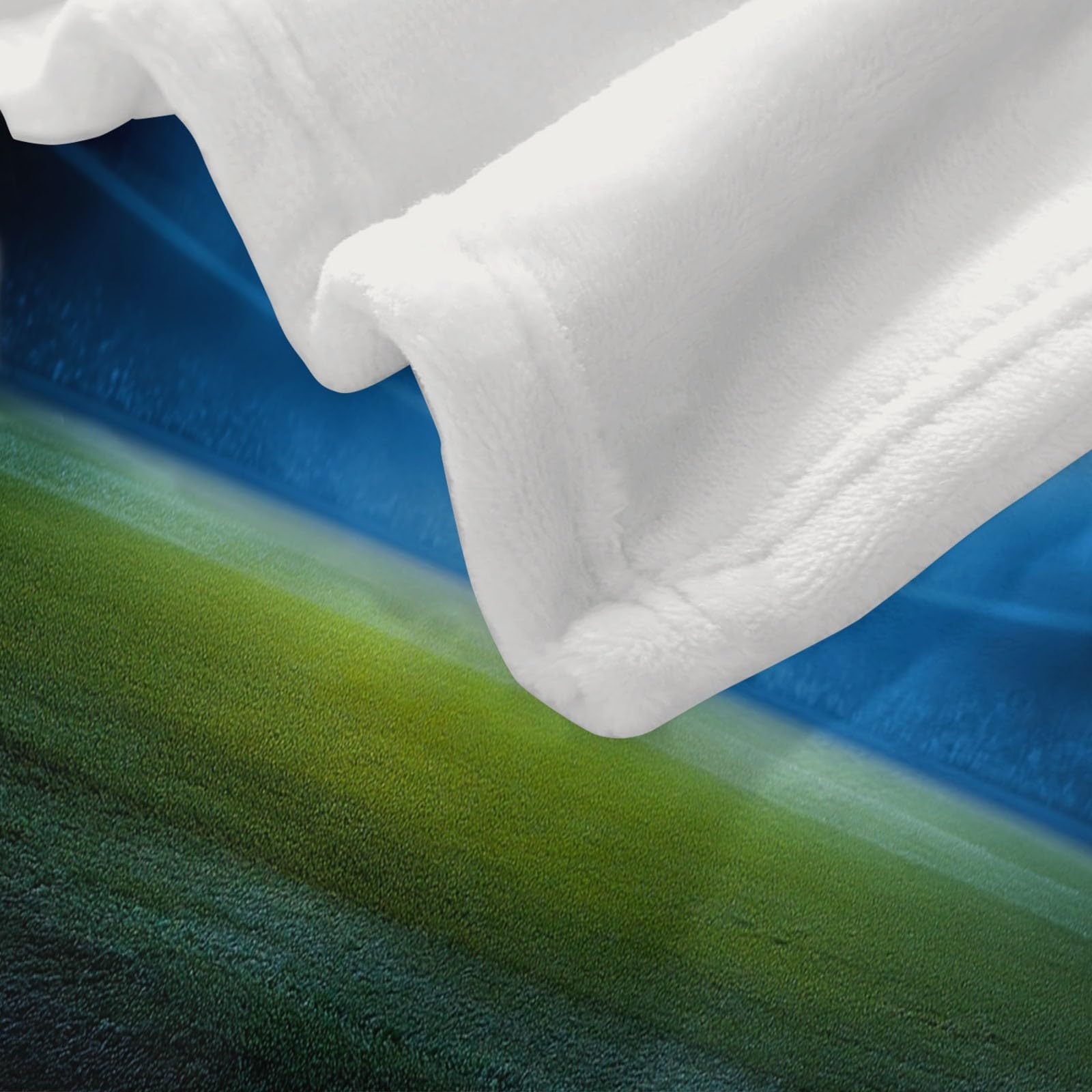 Koc polarowy Sportowy koc flanelowy do piłki nożnej, narzuta na sofę polarową, koc na łóżko 2-osobowe, gruby miękki i ciepły, wysokiej jakości pled 220 x 240 cm Niebieski