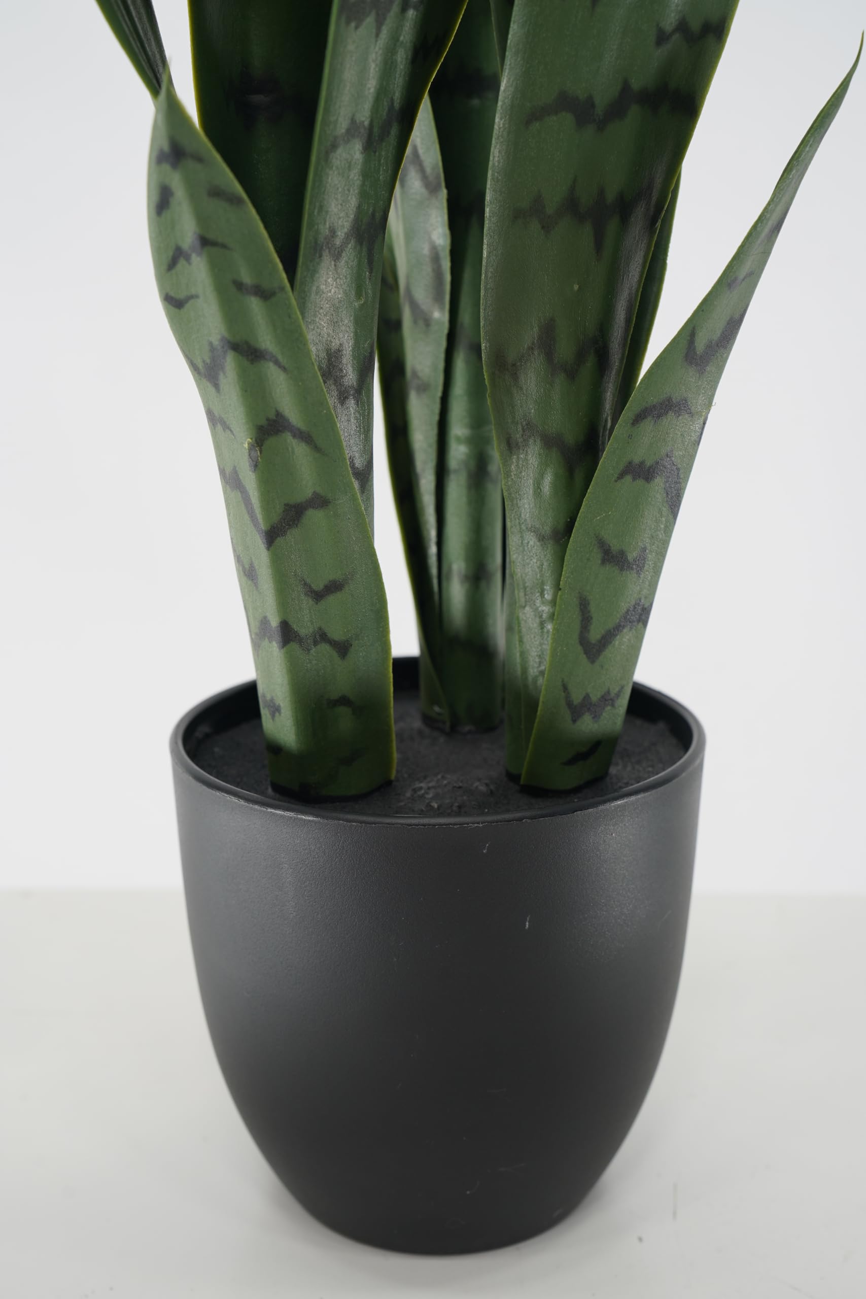 Sansevieria Artificiale Pianta Grassa Sintetica Realistica Foglie in Pvc per Arredare Interni e Attività Commerciali (Saveria - Sansevieria 66 cm)