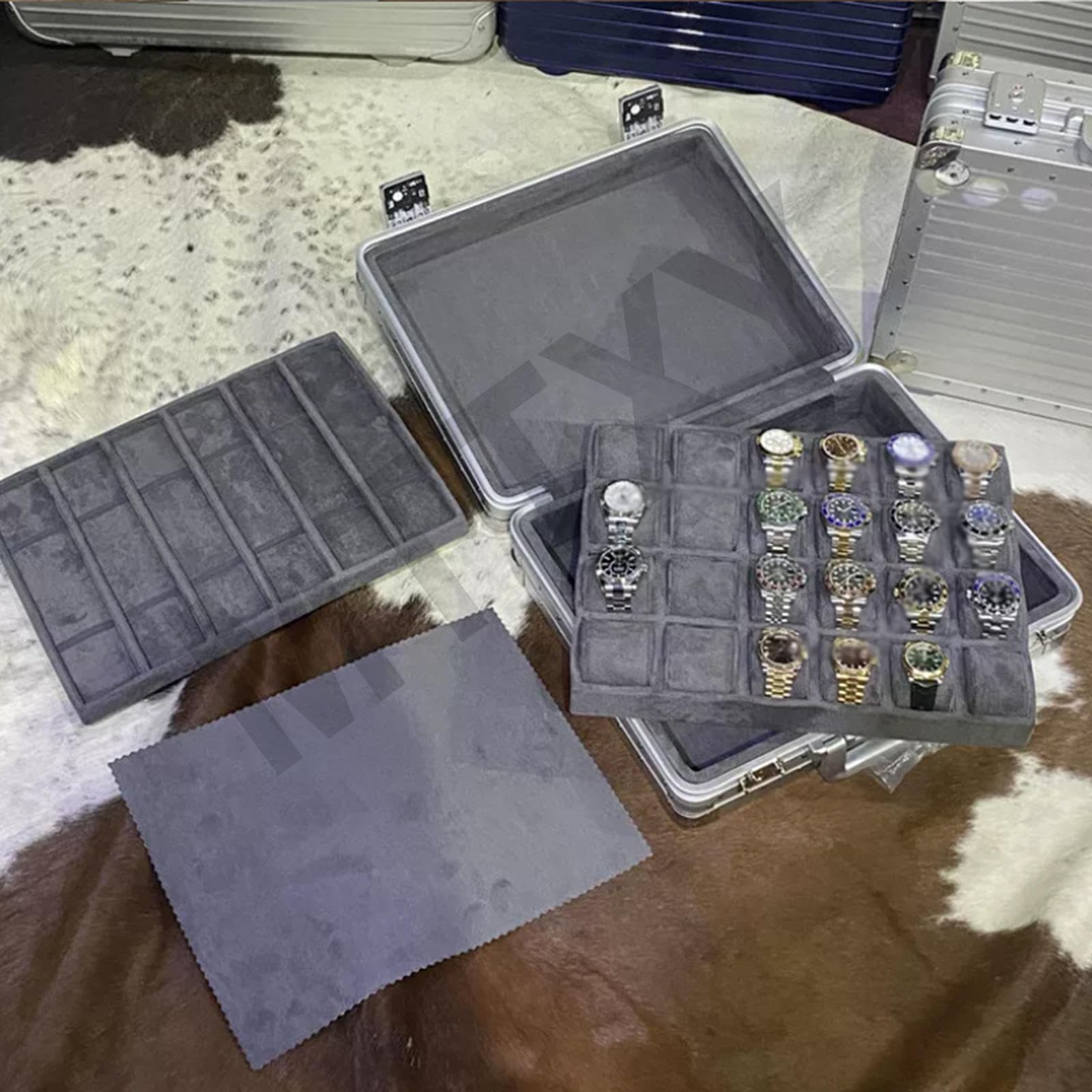Pudełko na Zegarki 24+6, Aluminiowa Walizka do Podróży,Gray | Organizer na zegarki z wyjmowanymi tackami, miękkim wnętrzem i miejscem na paski, bransoletki oraz akcesoria.,Gray