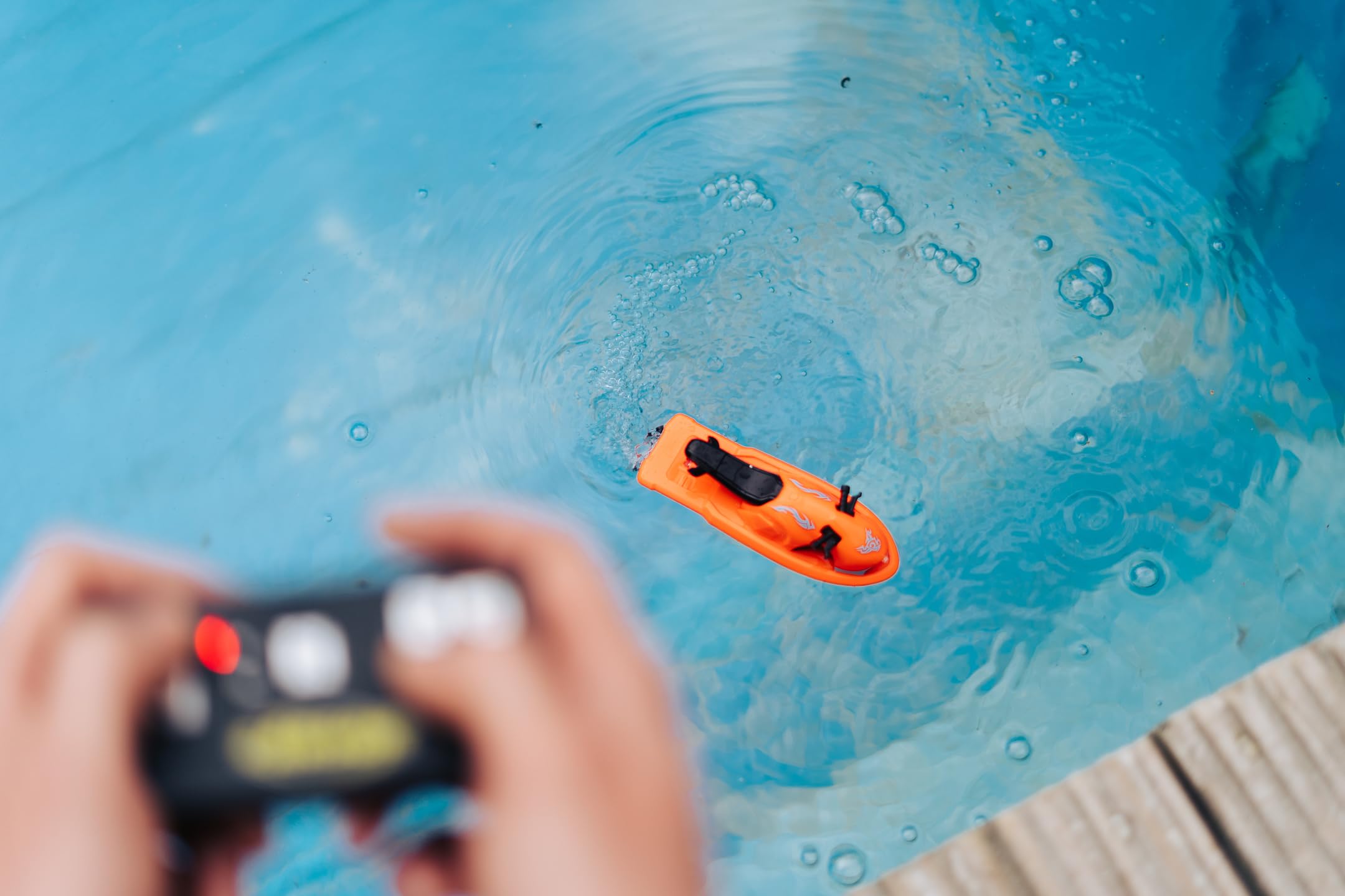Carson 500108056 Nano Racer Jetski 2,4 GHz - zdalnie sterowana łódź, RC Boot, zdalnie sterowana łódź dla dzieci i dorosłych, w zestawie pilot zdalnego sterowania, pomarańczowa