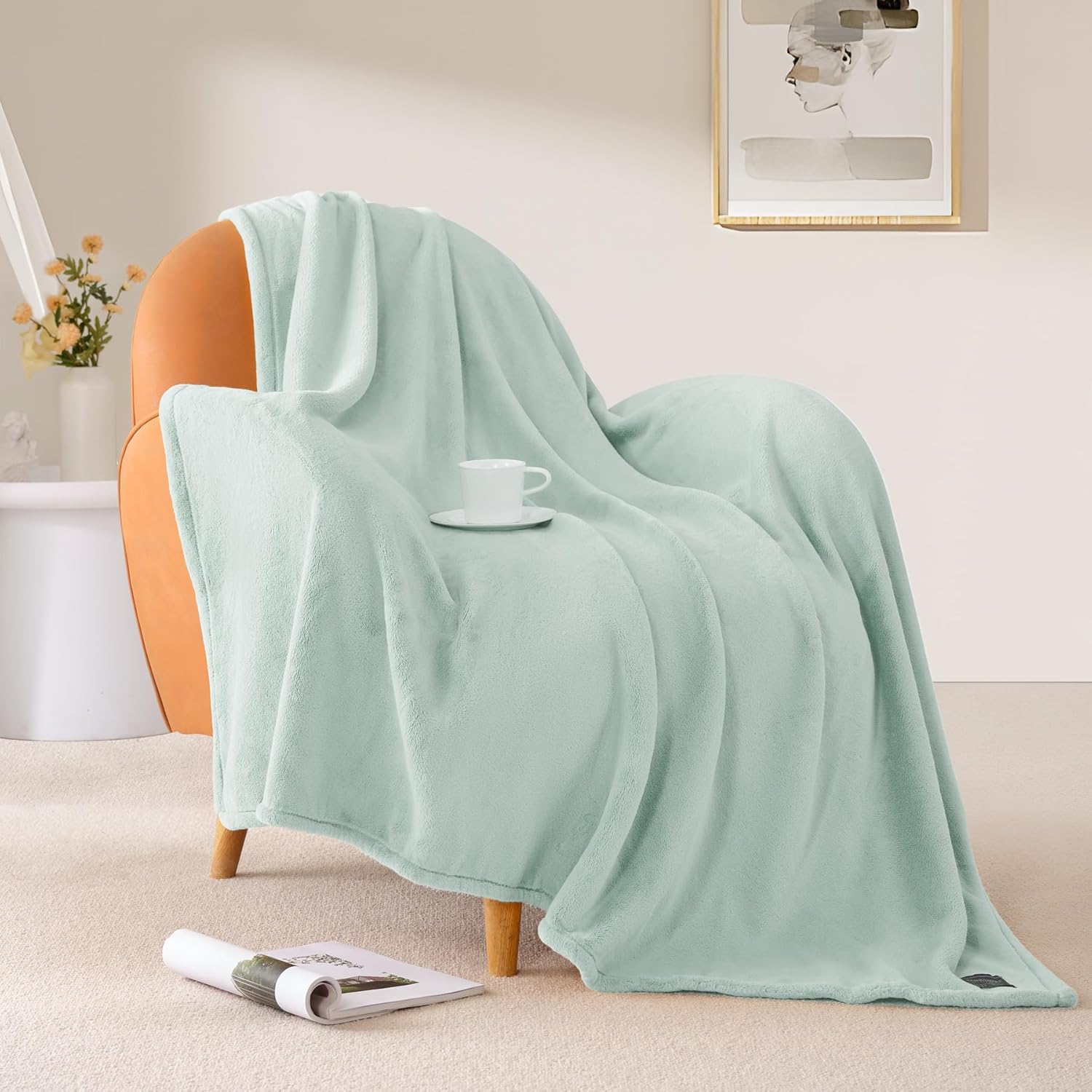 BEAUTEX Fleece Blanket King Size Super Soft Flannel Throw Blanket Lightweight Fuzzy Plush Blanket for Couch Sofa or Bed All Seasons (Mint, 108" x 90") - Image 4