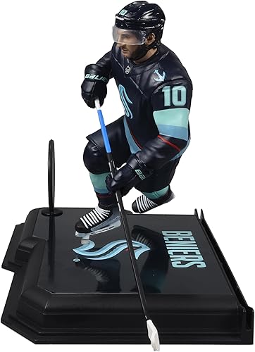 Miniatura 4 de McFarlane Toys - Figura posada de Matty Beniers (Seattle Kraken) NHL de 7 pulgadas, Picks deportivos de McFarlane