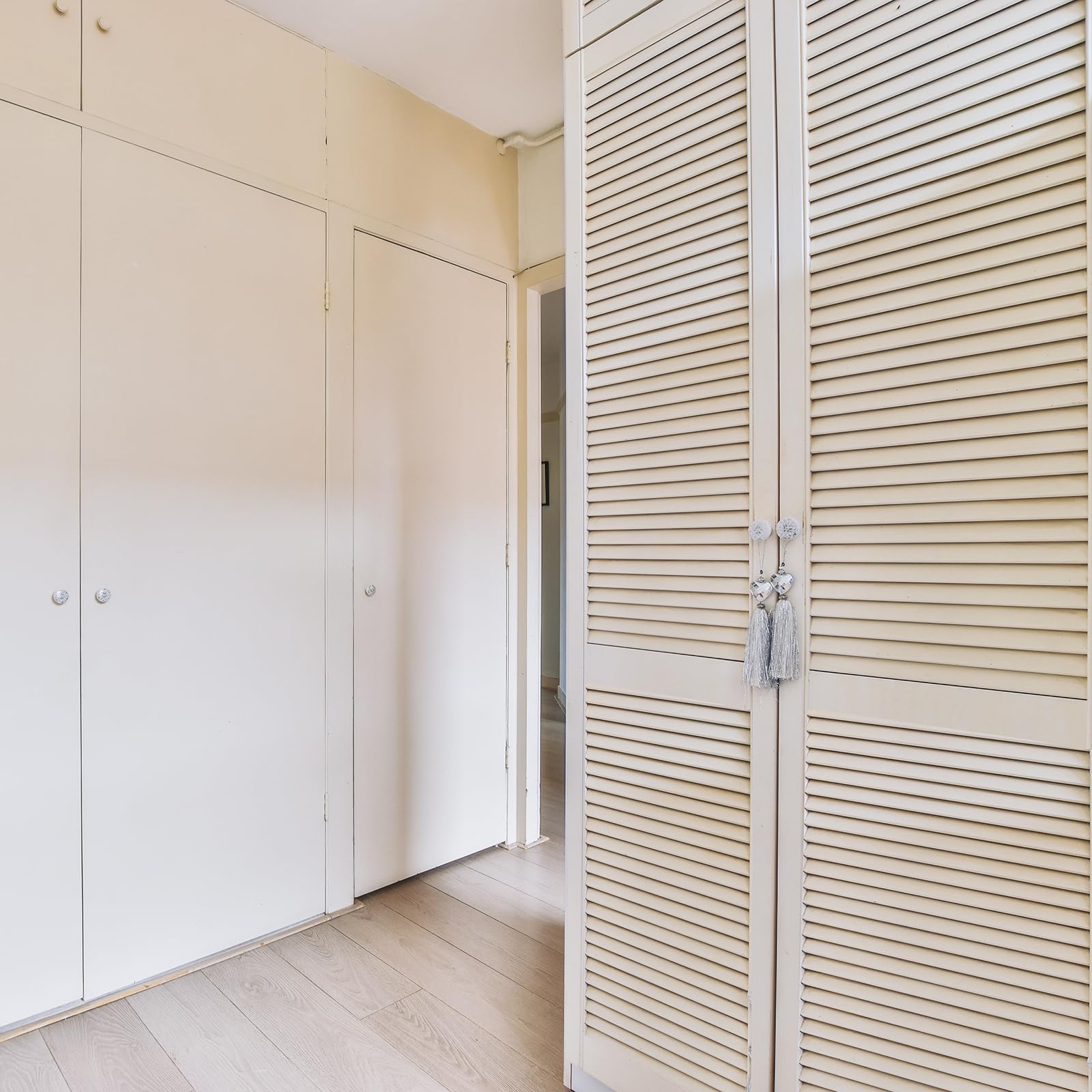 Onlywood Antine in Legno Massello - Sportello in Legno struttura a Persiana - Ante per cucina muratura o per creare mobili fai da te (bianco, 594 x 720 h. mm)