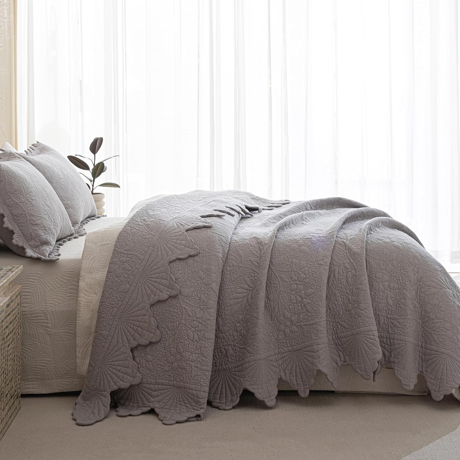 Brandream Luxury Quilt Bedding Set Queen Size Cotton Quilts Farmhouse Quilt Set Scalloped Matelasse Coverlet Set(90 x 98) Light Gray
