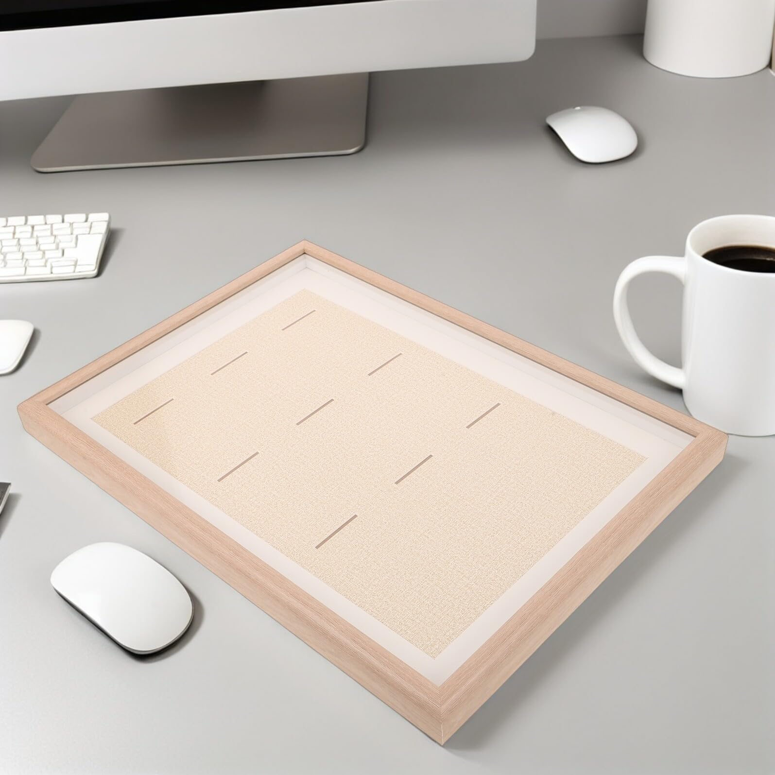 Beavorty Vitrina de Madera Beige para Medallas Deportivas y Placas Diseño Multicompartmento, Estuche Elegante para Exhibición y Almacenamiento Rápido en Casa U Oficina
