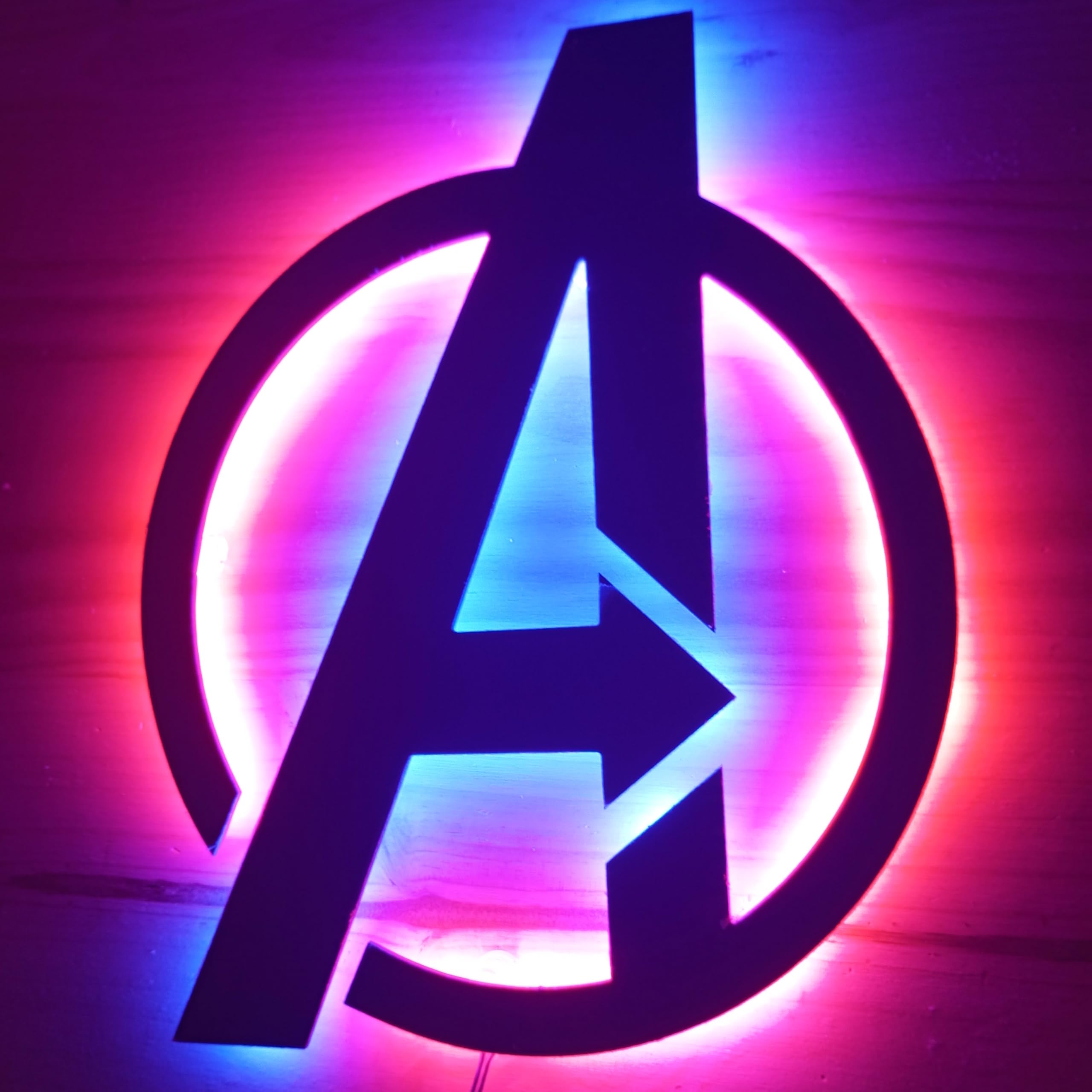 Cartel neon-led inspirado logo Avengers Vengadores luz pared - Letrero luminoso para colgar en la pared inspiración Marvel los vengadores Personalizable