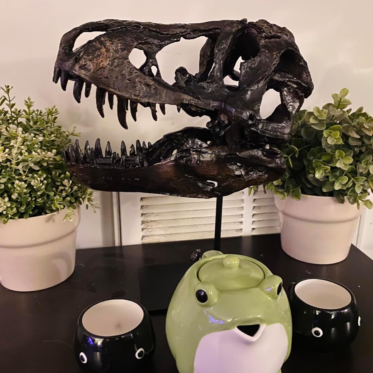 Statue de crâne de Sculptures de Dinosaures avec Support Réplique de crâne de tyrannosaure Décoration Réplique de crâne et d'os en résine avec Support pour la Maison, Le Bureau.