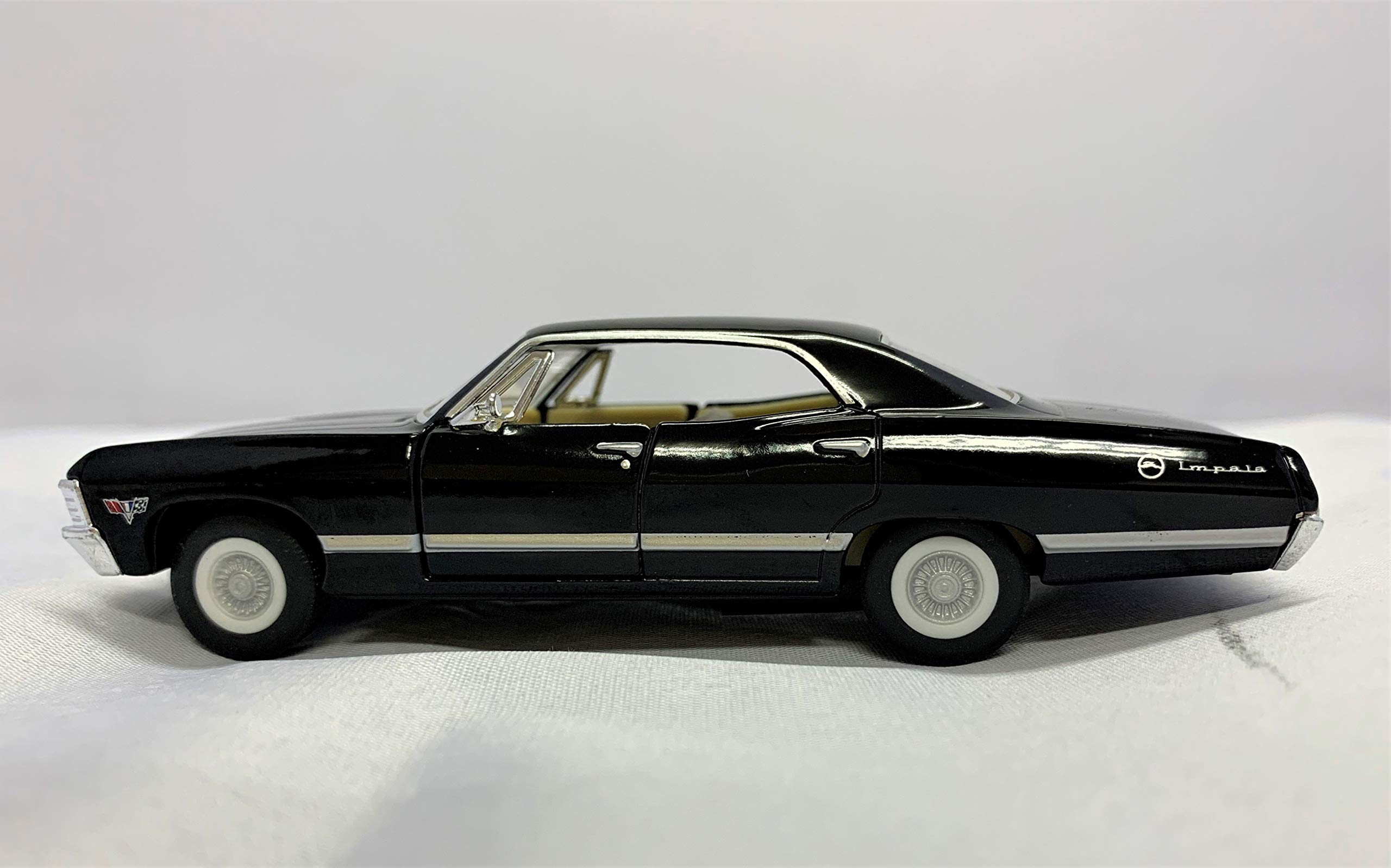 シボレー・インパラ コーギー ミニカー 黒 Amazon | KiNSMART 1/43 1967 シボレーインパラ プルバックミニカー