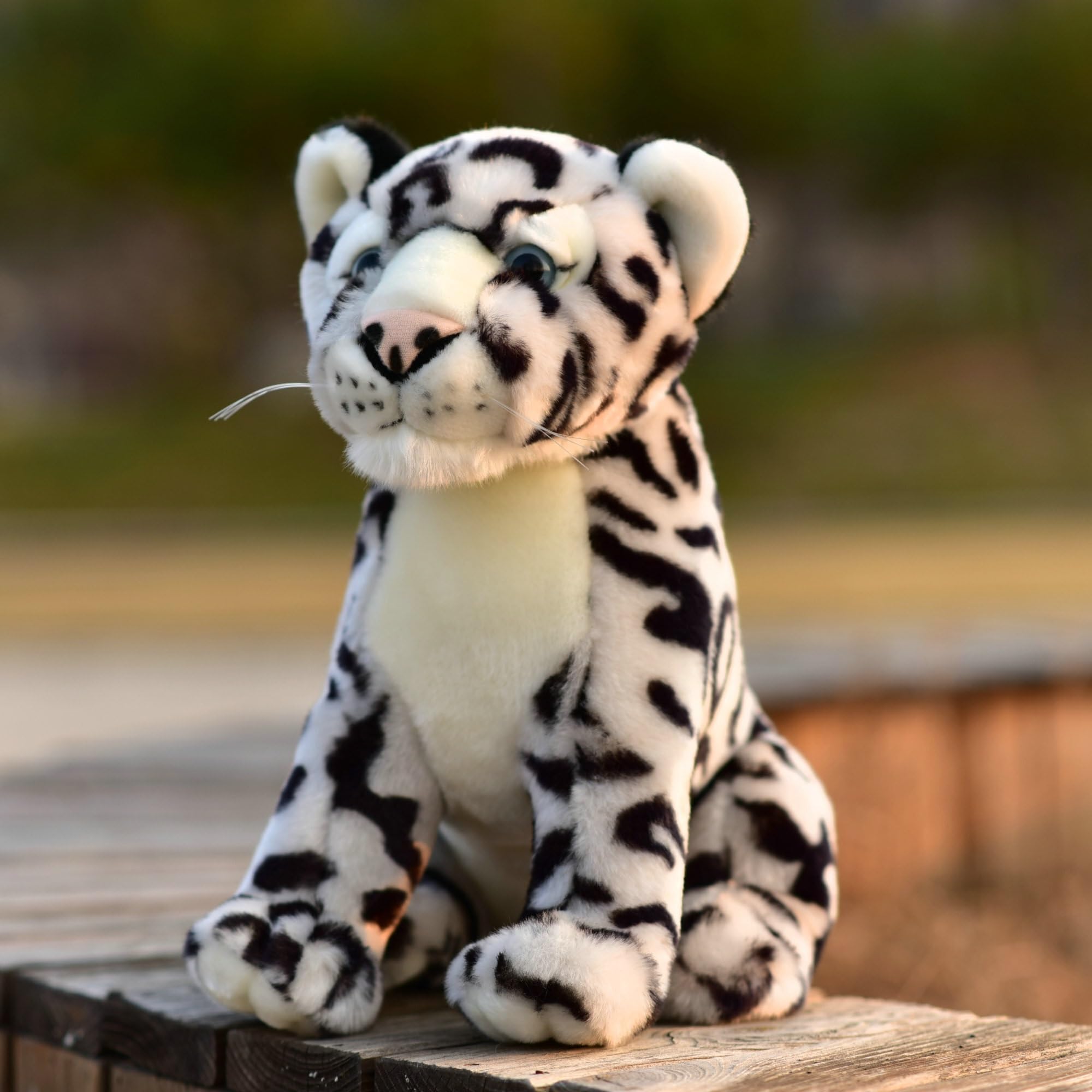 Realistico peluche leopardo delle nevi, animale farcito maculato