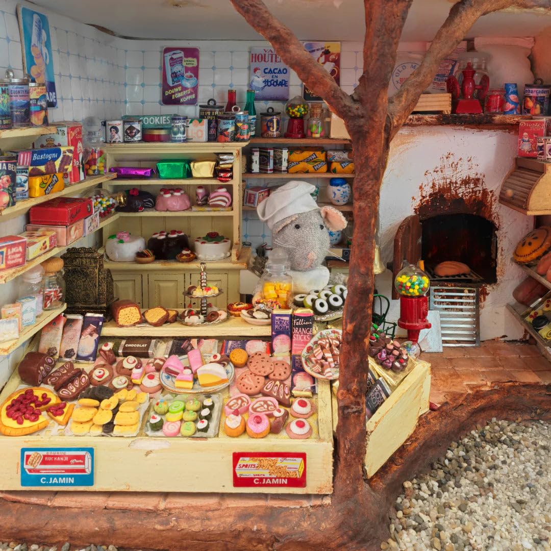The Mouse Mansion Sam & Julia - Paket: Das Mäusehaus Bäckerei - enthält: 1 Bastelset, 1 Miniatur Raum aus Karton und 1 Kuscheltier 12cm – für Kinder jeden Alters