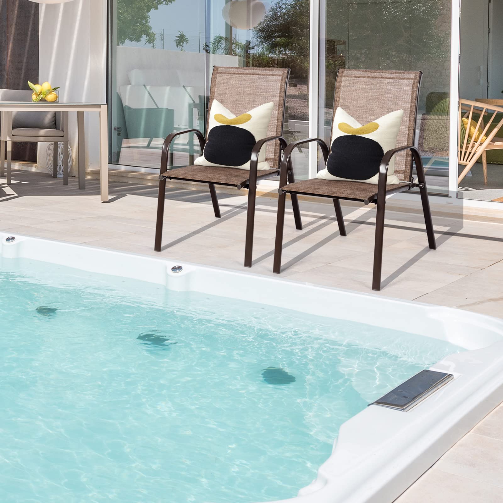 GIANTEX Juego de 2 Sillas Apilables de Jardín, Sillas de Patio con Reposabrazos y Respaldo Alto, 56 x 72 x 90 cm, Sillas de Comedor para Piscina, Terraza, Jardín (Marrón)