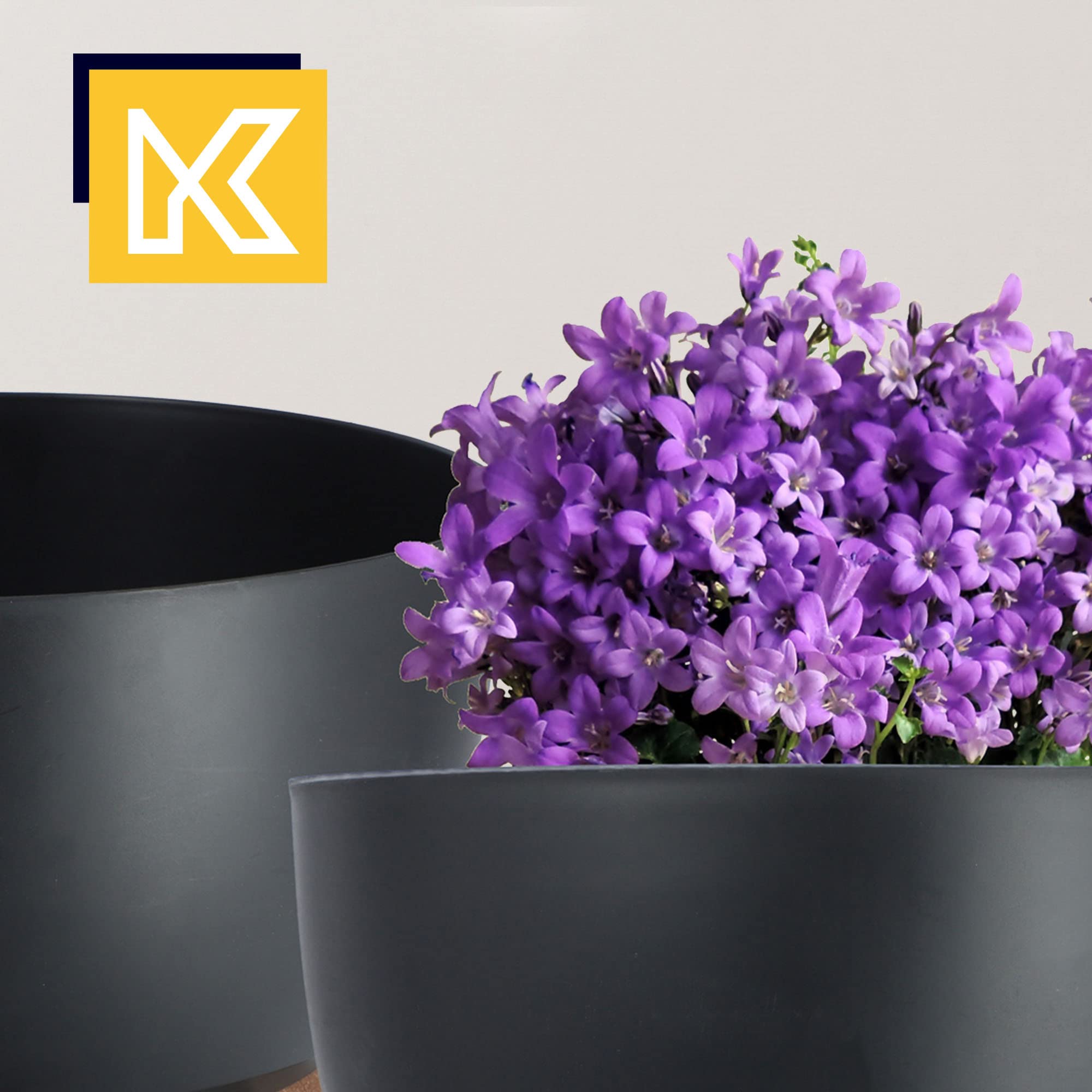 KADAX Pot de Fleurs en Plastique sur Trois Pieds, Effet Bois pour Sublimer la Décoration de Votre Maison, Intérieur et Extérieur (Lot de 2: Noir, 29 cm)