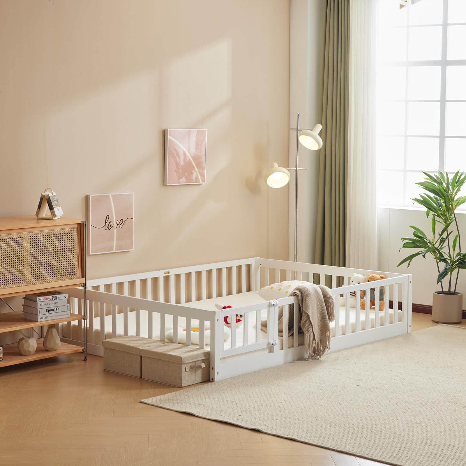 LALAHO Montessori Lit d'enfant Lit au Sol 90x190 cm - Bois Massif avec Porte et Barrière Sécurisée - 12 Lattes Renforcées, Garde-Corps Intégré - pour Enfants (Blanc)