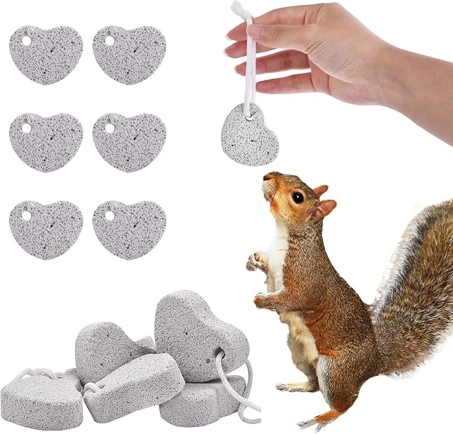 Furaw 12 pcs Pet Teeth Grinding Stone, Natural Calcium Mineral Teeth Grinding Chew Toy for Hamster Guinea Pigs Rabbit Parrots Chewing Block Snacks - Heart Shaped