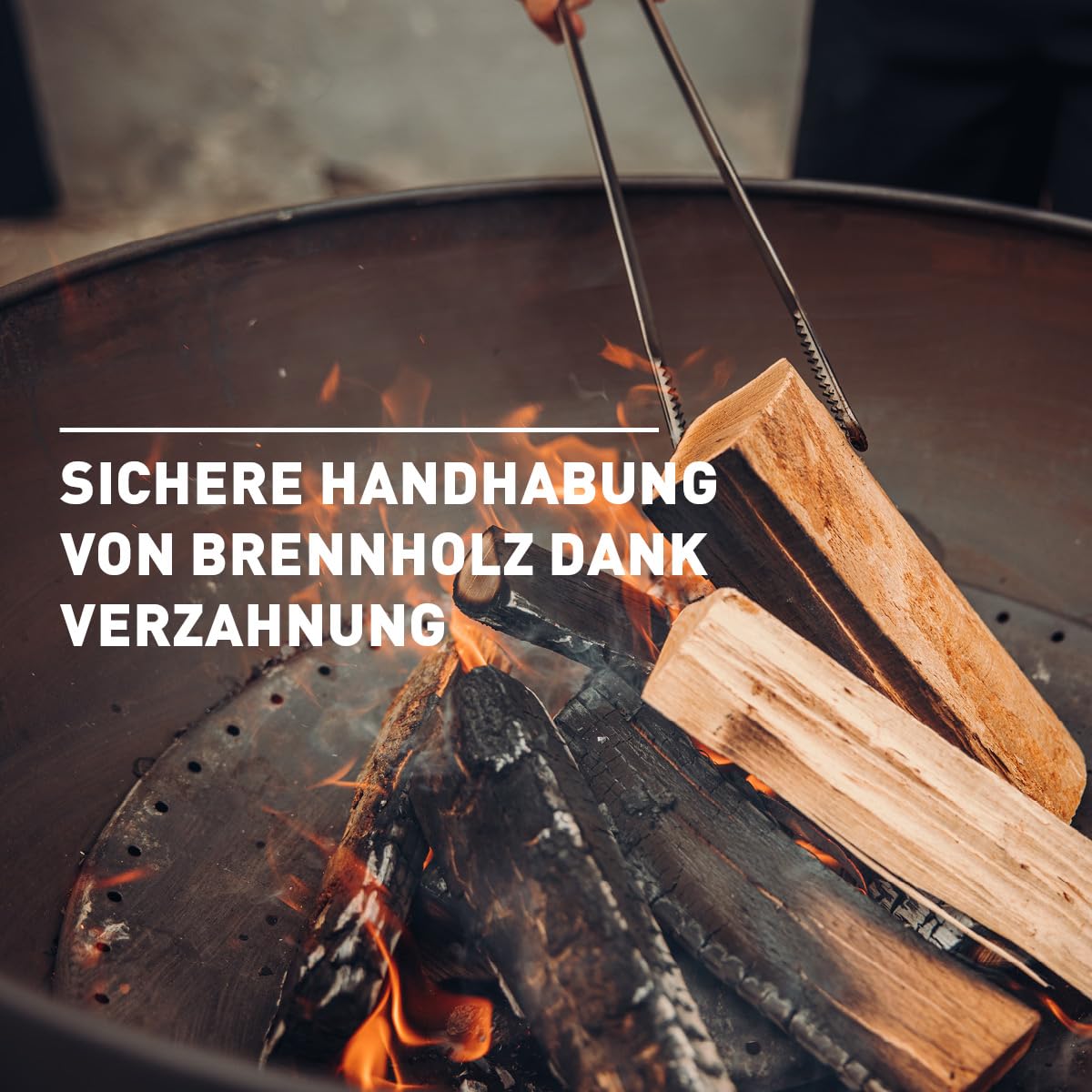 höfats - Feuerwerkzeuge - 3-teiliges Set mit Feuerzange, Schürhaken inkl. Flammenbläser und Holzfuß - Kaminbesteck, Ofenbesteck als Zubehör für Feuerschalen, Kaminofen oder Holzofen - Edelstahl