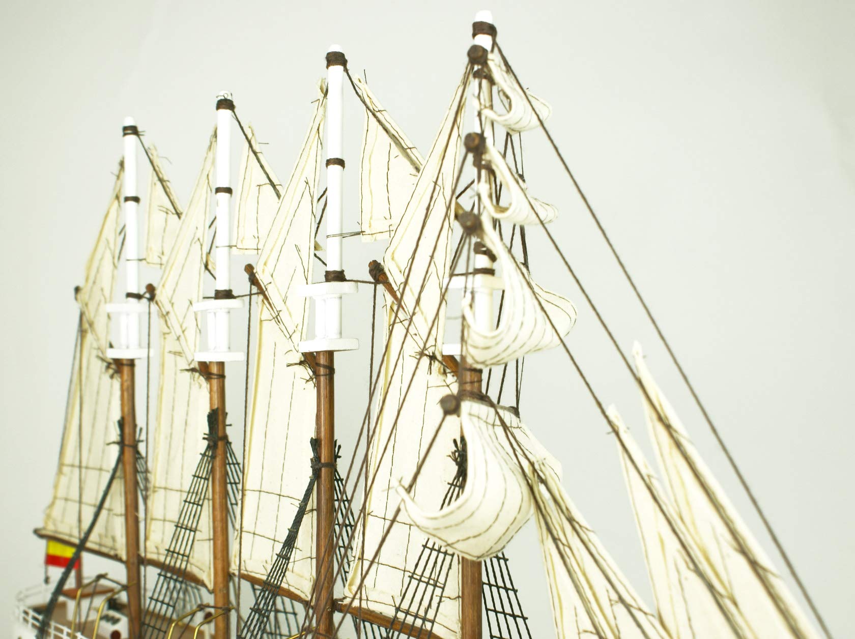 Maqueta montada Juan Sebastián Elcano, Fabricada de Forma Artesanal, Largo 73 x Alto 48 x Ancho11,5 cm,