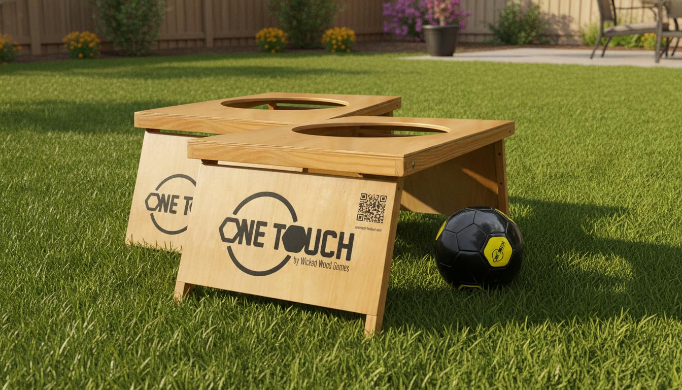 OneTouch Fußball-Cornhole Set aus Holz – Komplettes Outdoor Fußballspiel inkl. 2 Boards, Premium Matchball & Tragetasche – Fußball Zielspiel für Garten, Verein, Camping & Freizeit