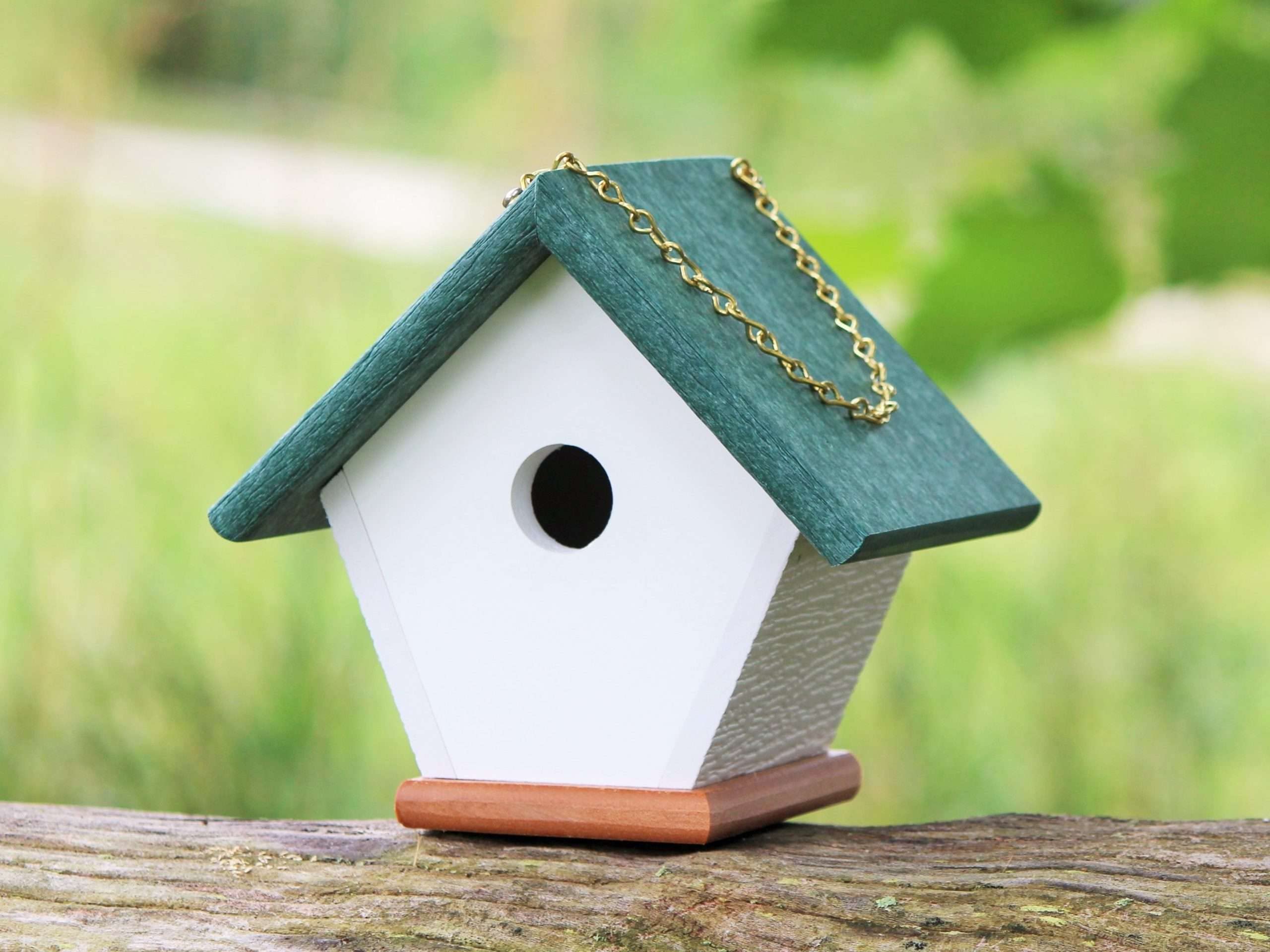 Para colgar Wren House: único y colorido pájaro casas de respetuoso con el medio ambiente reciclado hecho a mano material plástico