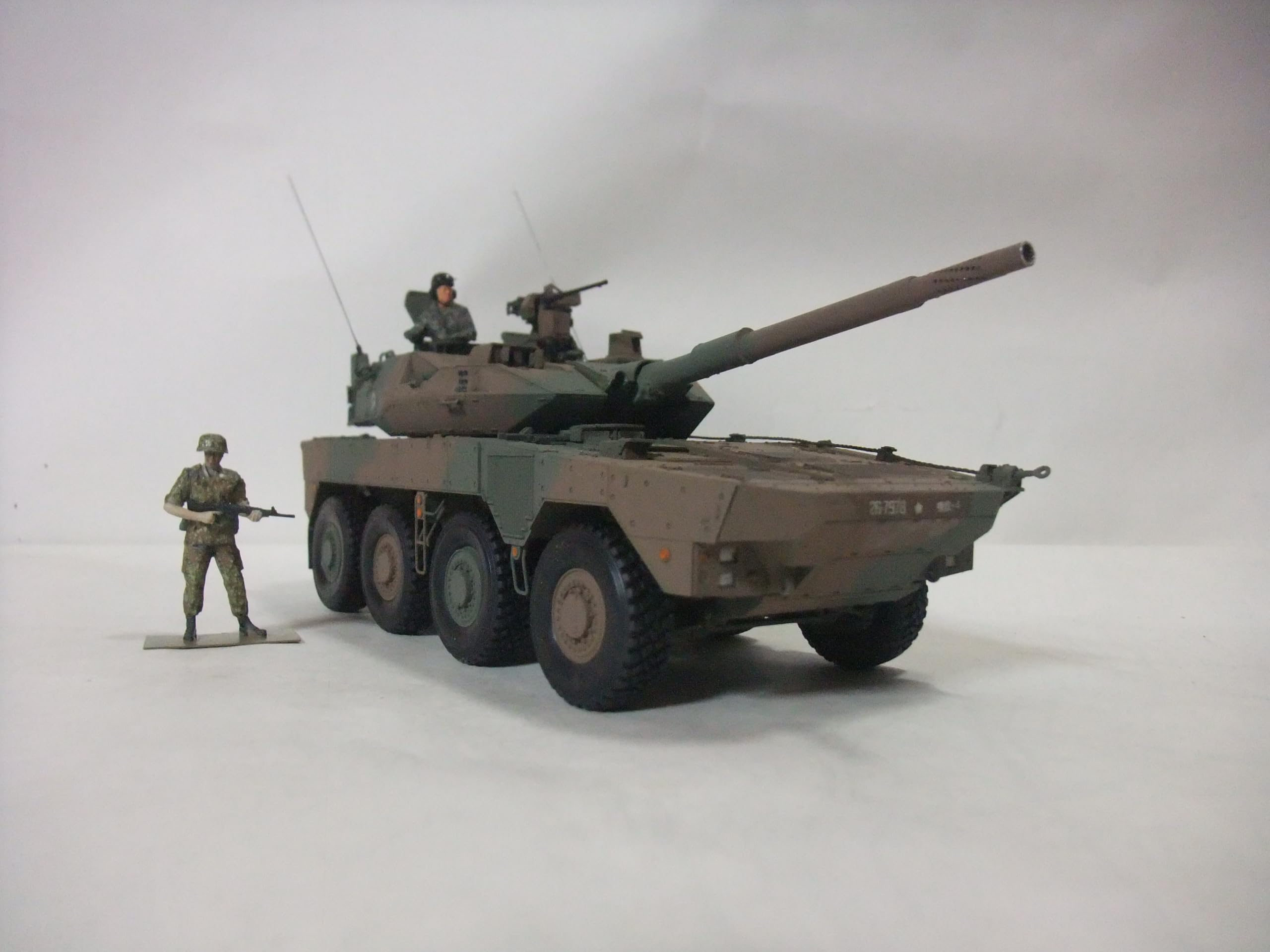 Amazon | 完成品 陸上自衛隊16式機動戦闘車 35分1サイズ