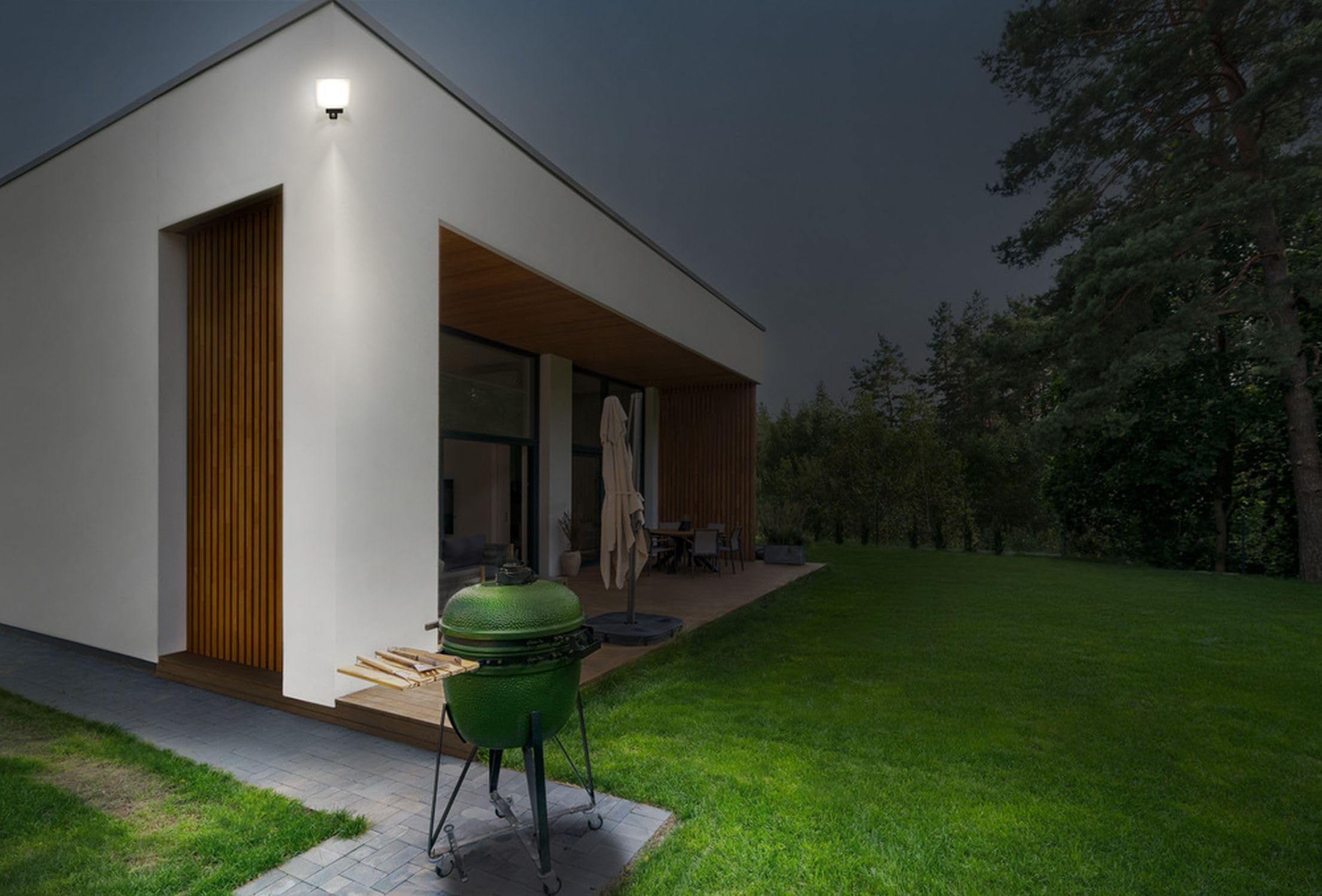 Licht-Erlebnisse LED Außenstrahler mit Bewegungsmelder Aluminium Schwarz 4000 K IP44 Außen modern Fassade Einfahrt Hof Garage B:13.1 cm Spot Balkon