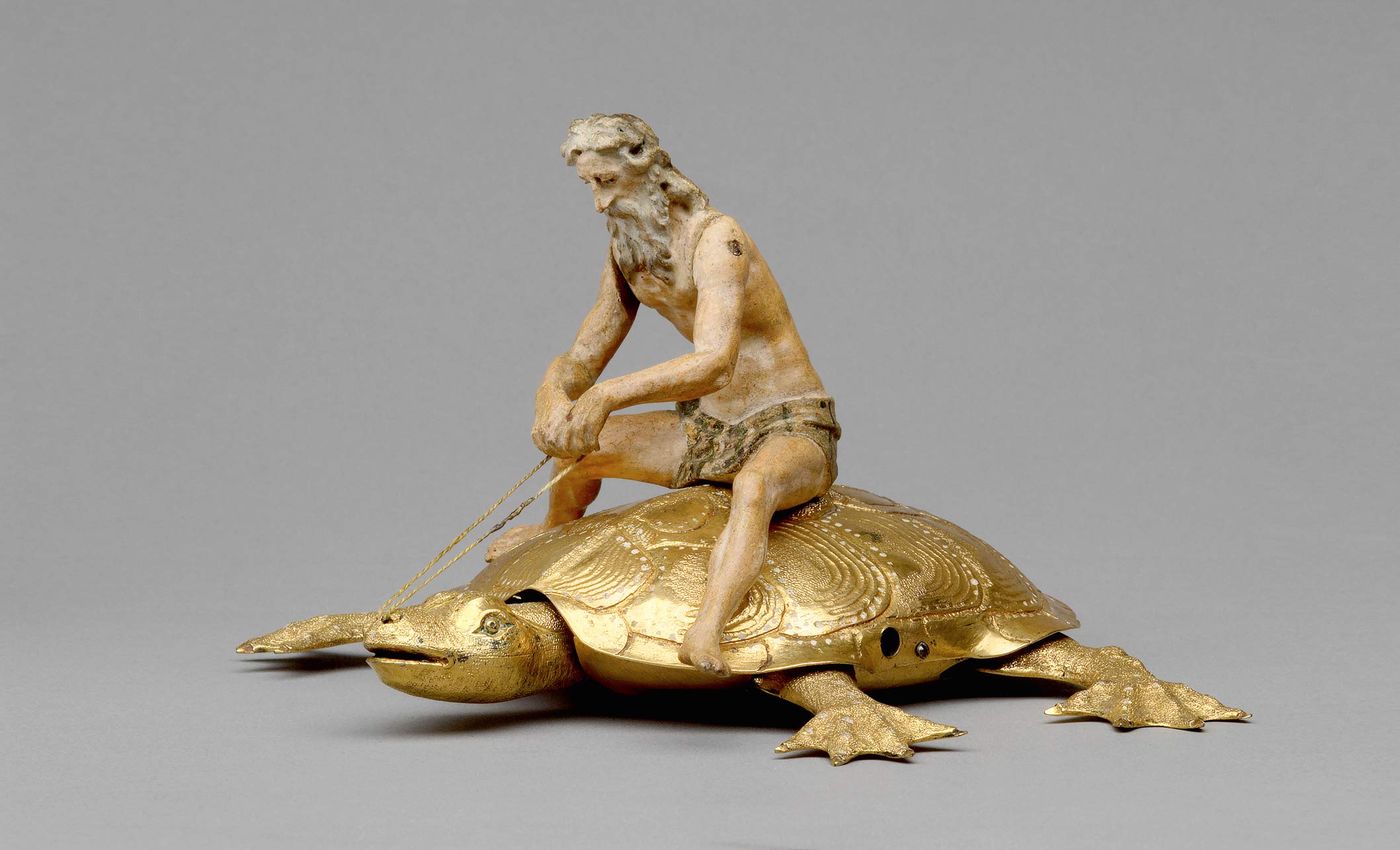 Wes Anderson, Juman Malouf. Spitzmaus Mummy in a Coffin and other Treasures in der Reihe „Artist Curators“: Kunsthistorisches Museum, Wien 2018/19; Fondazione Prada, Milano, 2019