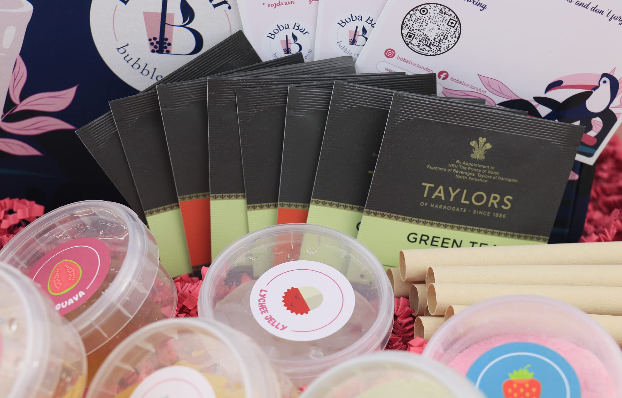 Kit de té de burbujas mixtas de bricolaje premium |Popping Boba, gelatina de varios sabores, bolsitas de té verde, jarabes de diferentes sabores y leche en polvo (8 porciones) de Boba Bar London.