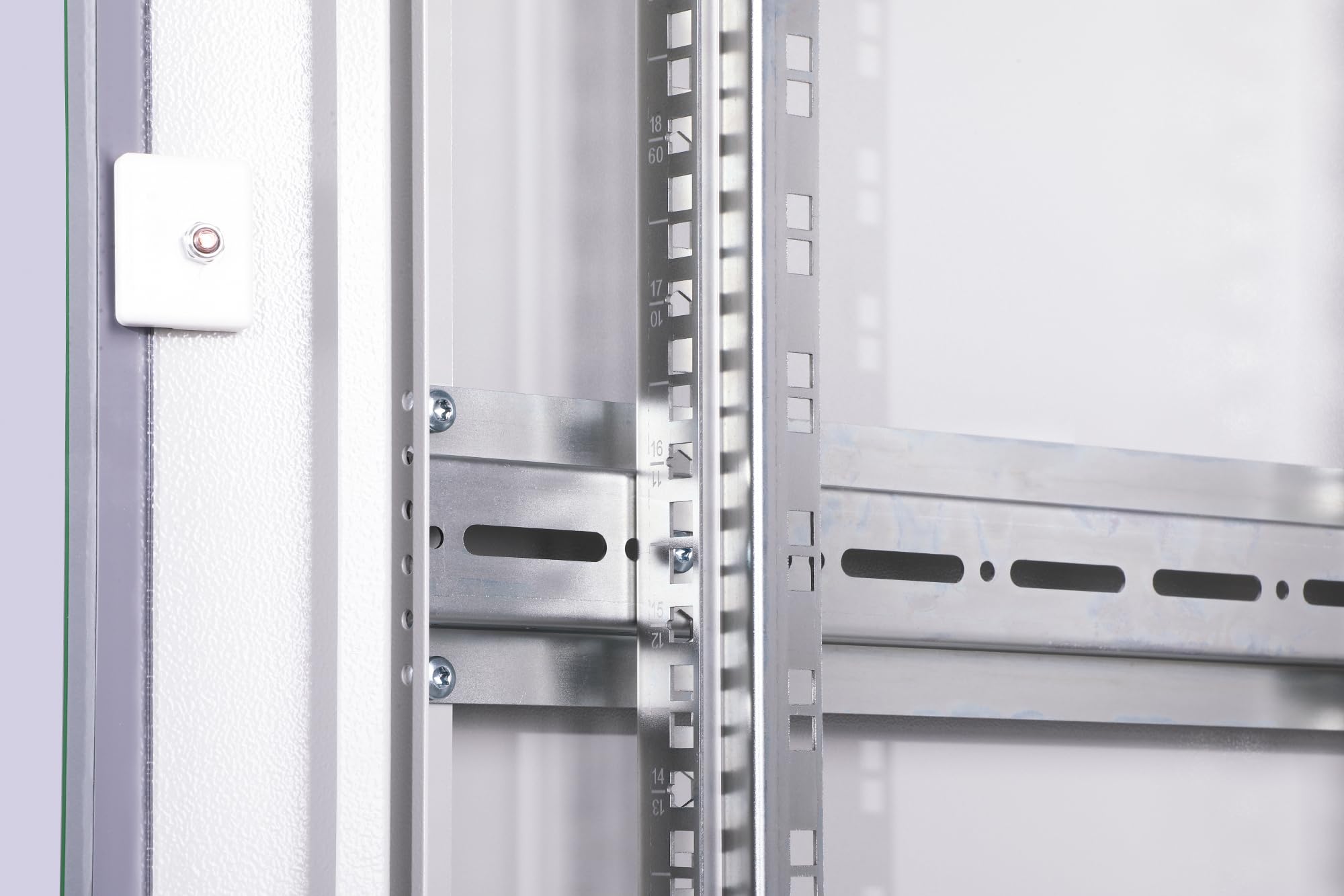 DIGITUS Szafa sieciowa – szafa rack 19 cali – 26U – 60 x 60 cm – głębokość użytkowa 54,3 cm – nośność 1200 kg – wolnostojąca – Szklane drzwi – stopień ochrony IP20 – seria Unique – szary