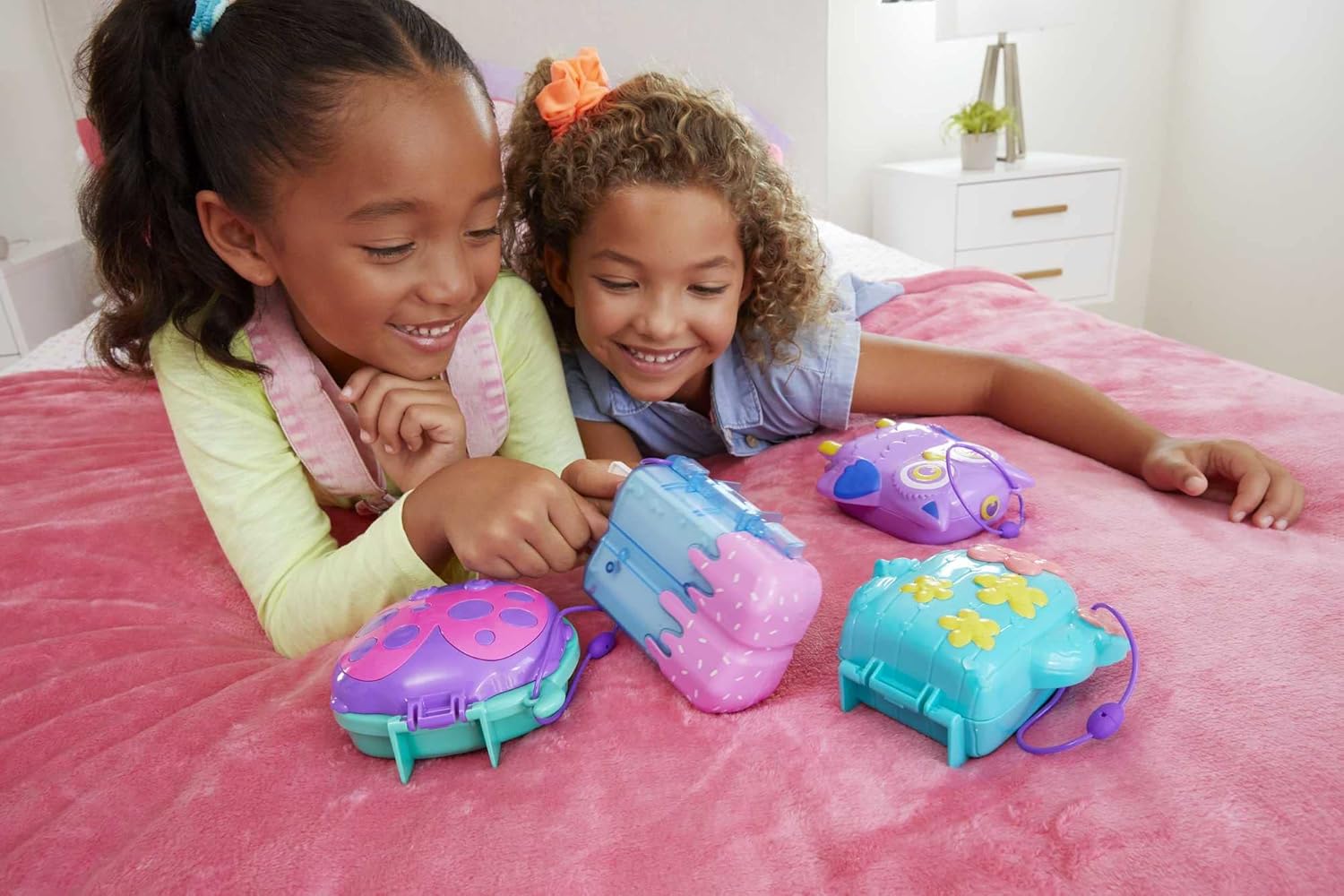 Polly Pocket Playset, Travel Toy with 2 Micro Dolls, Toy Boat & Surprise Accessories, Pocket World Owlnite Campsite Compact