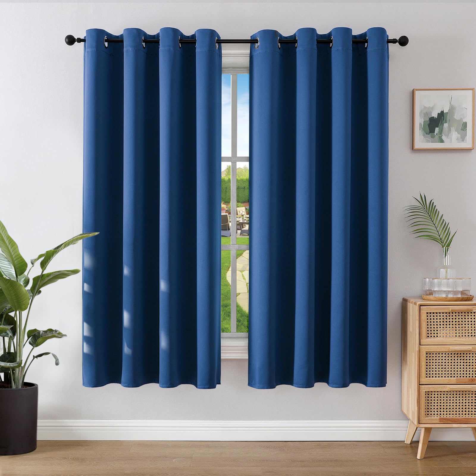 Joydeco Tende Oscuranti per Interni 2 Pezzi, Tende Termiche con Occhielli per Soggiorno Moderne, Cameretta Bambini, Camera da Letto Blackout Curtains(2xL132xA158,Blu Reale)