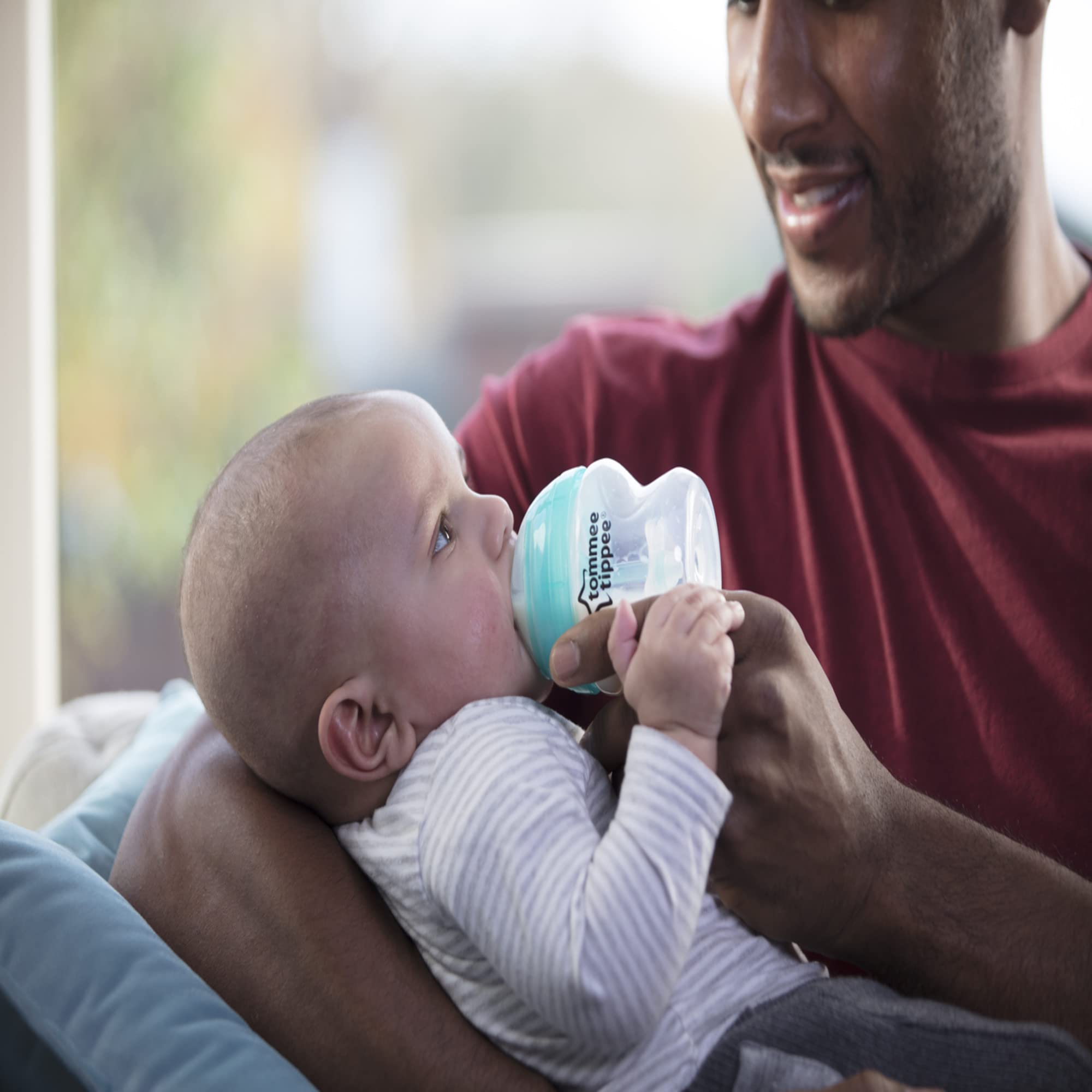 Tommee Tippee Advanced Anti-Colic Newborn Baby Bottle Starter Set, Breast-Like Teat and Heat Sensing Technology, Clear