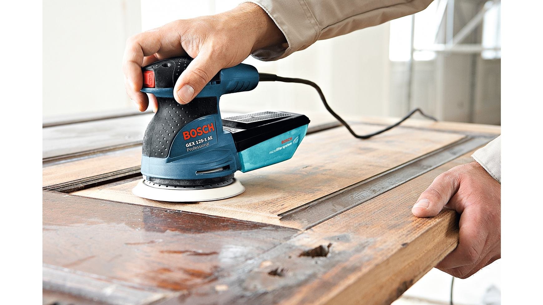 Bosch Professional GEX 125-1 AE lijadora excéntrica (plato de lijado de 125 mm, 250 W, 3 discos de lijado, incl. maletín)