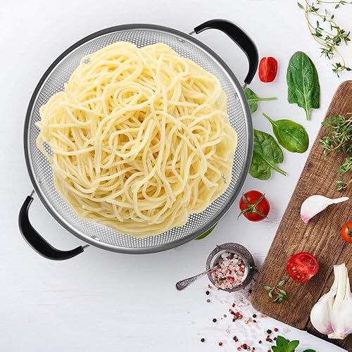 Miniatura 6 de Tiawudi Colador de acero inoxidable 18/8, colador microperforado de 5 cuartos de galón, colador con asas remachadas y resistentes al calor, sin BPA.