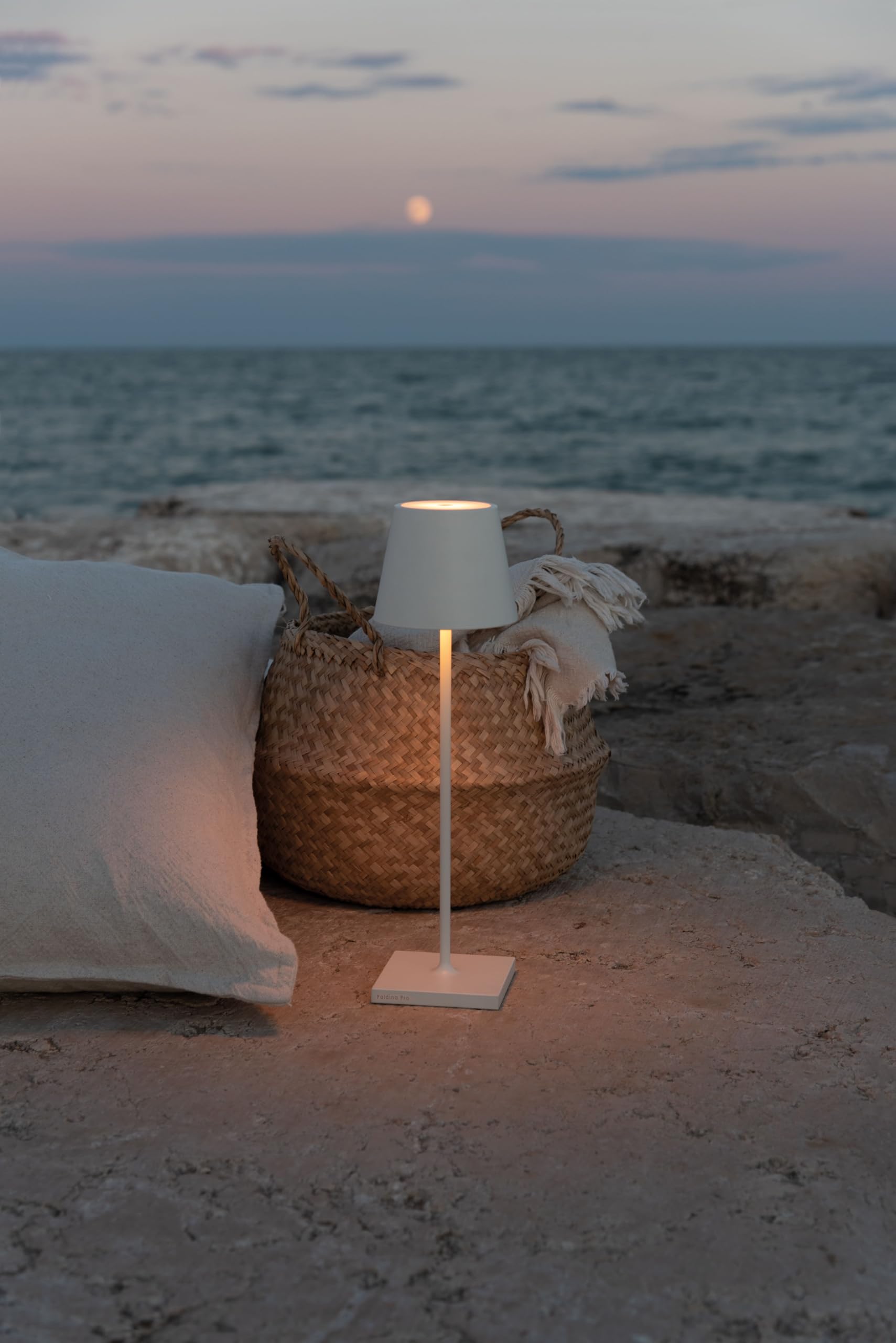 Zafferano, Lampa Poldina Pro, Bezprzewodowa Zasilana Akumulatorowo Lampa Stołowa ze Sterowaniem Dotykowym, Również do Użytku Zewnętrznego, Ściemniacz, 2200-3000 K, Wysokość 38 cm, Kolor Biały