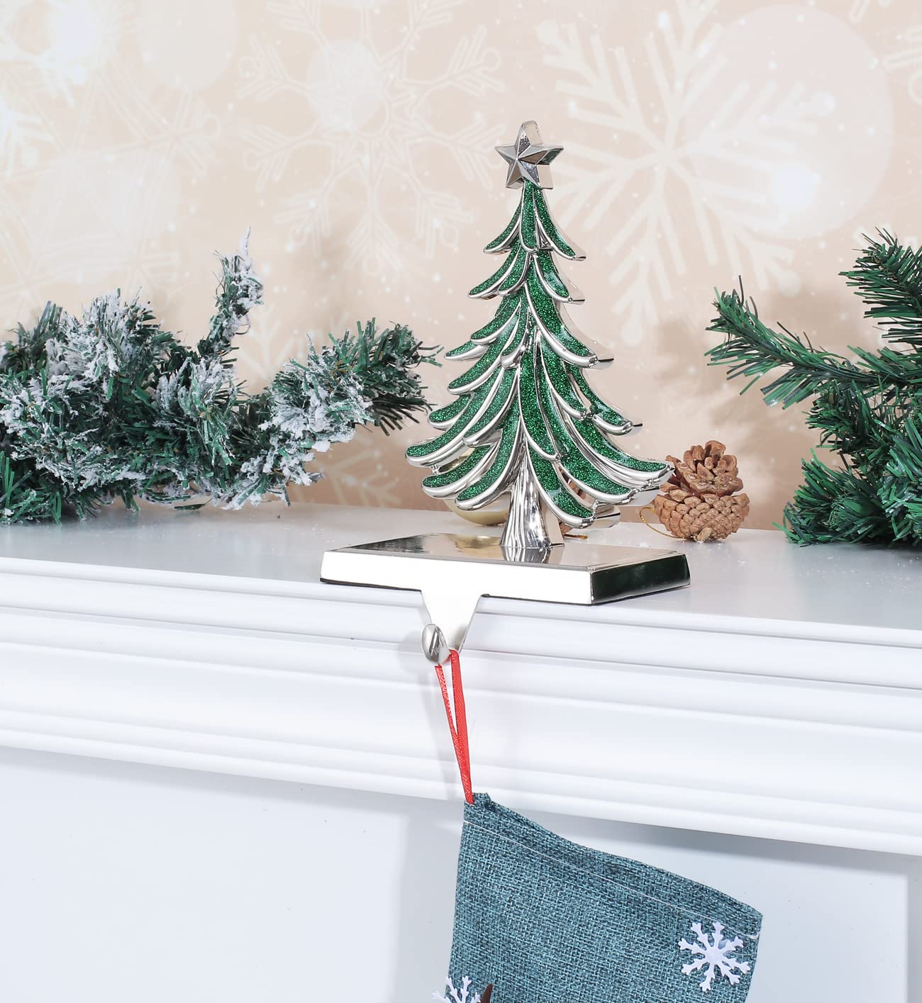 Weihnachtsbaum-Strumpfhalter Für Den Kaminsims – 2 Stück | Bunte Metallhaken Mit Sternen | Stabile Gusseisen-Deko Für Festliche Weihnachtsstrümpfe