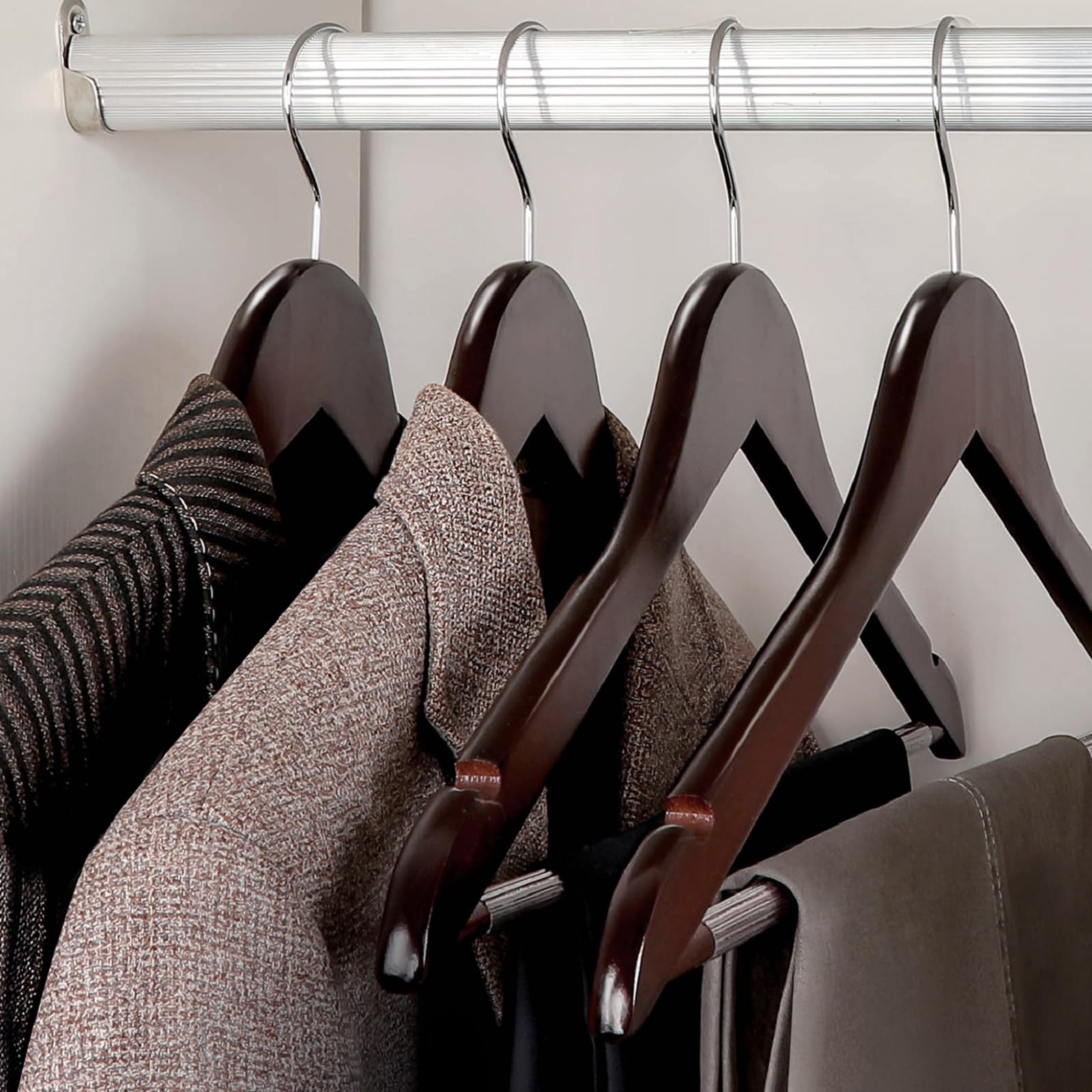 TOPIA HANGER CT34M30 - Perchas de madera de cerezo con barra antideslizante para pantalones, gancho giratorio de 360° y muescas de hombro para camisola, chaqueta, pantalones, perchas de ropa de